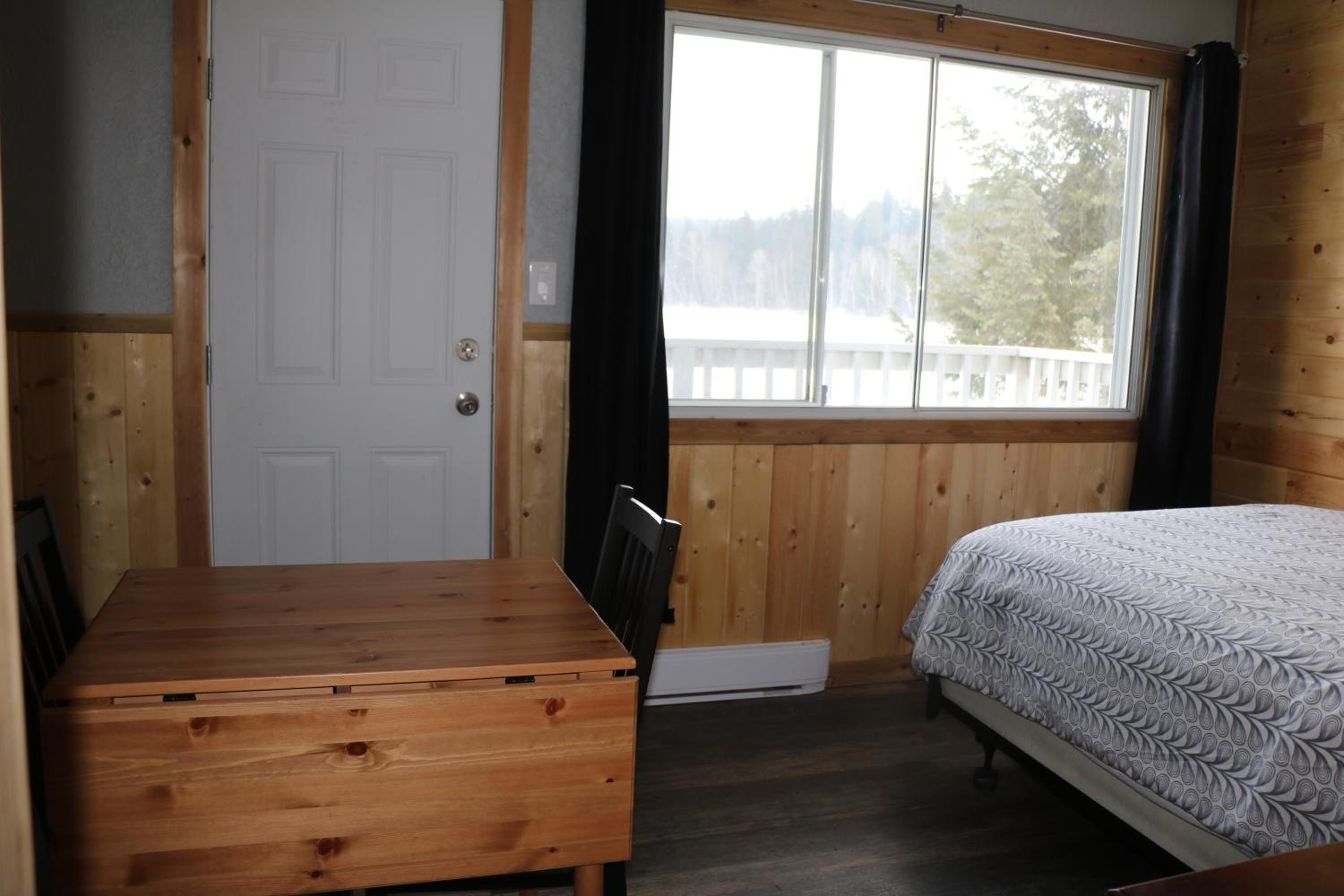 Double Room with Lake View - Photo 4