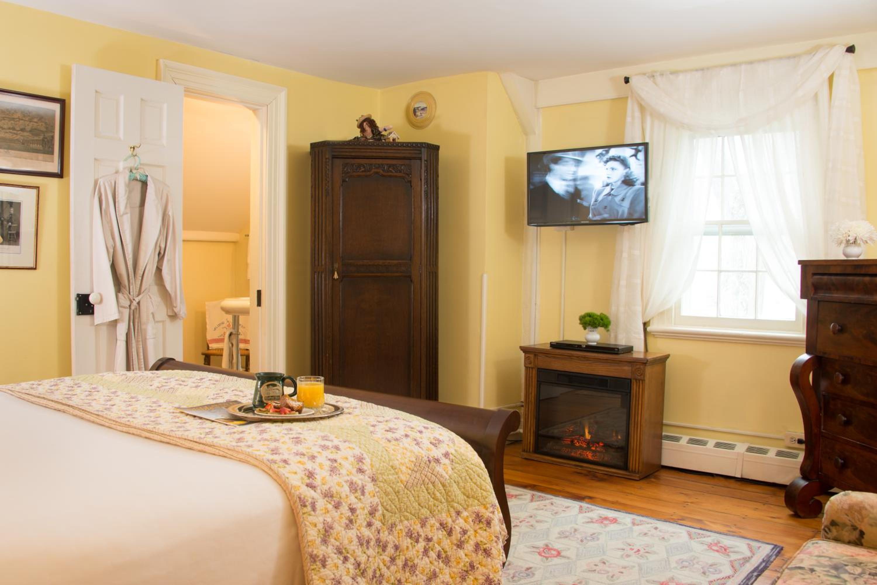 Standard Queen Room