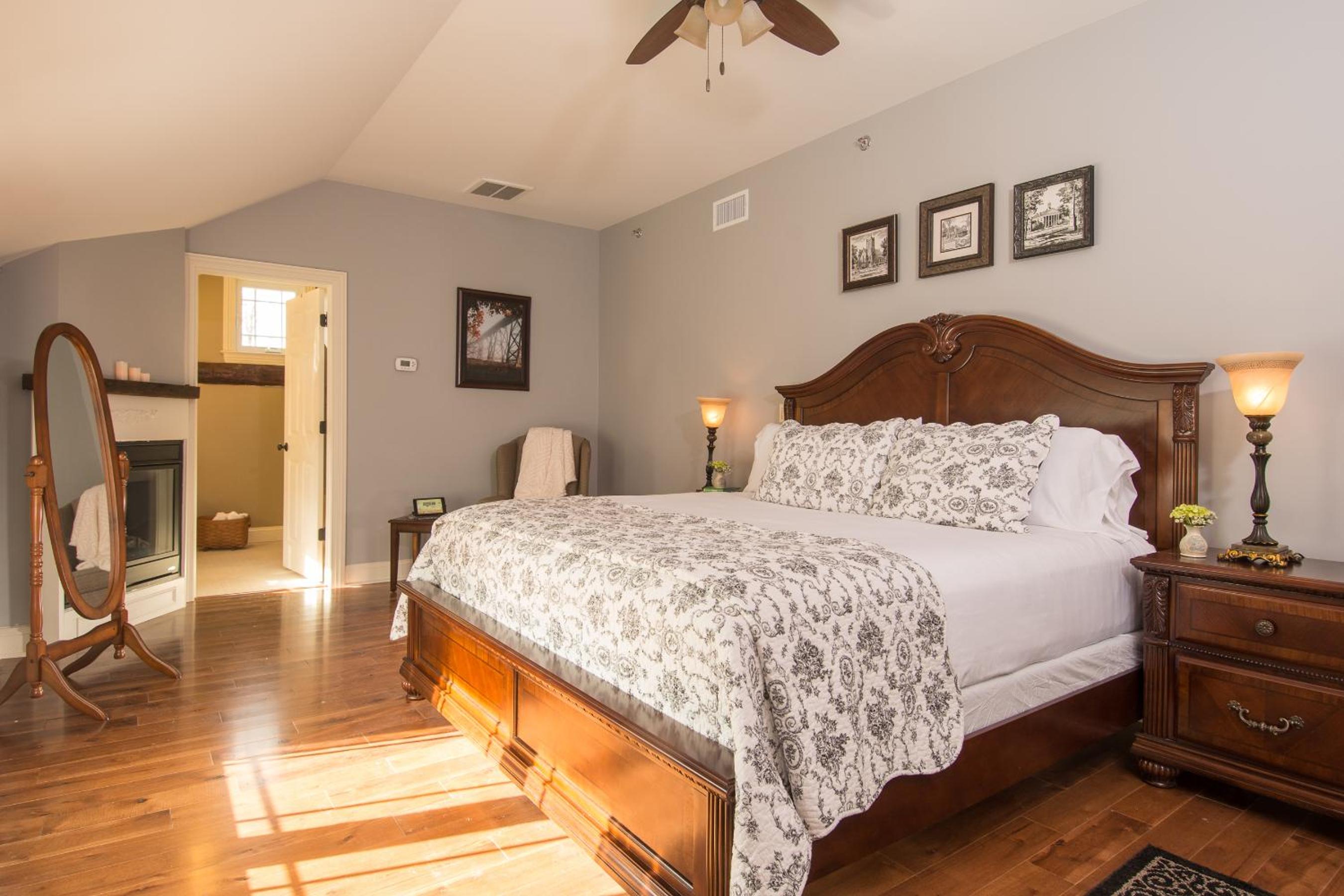 Deluxe King Room