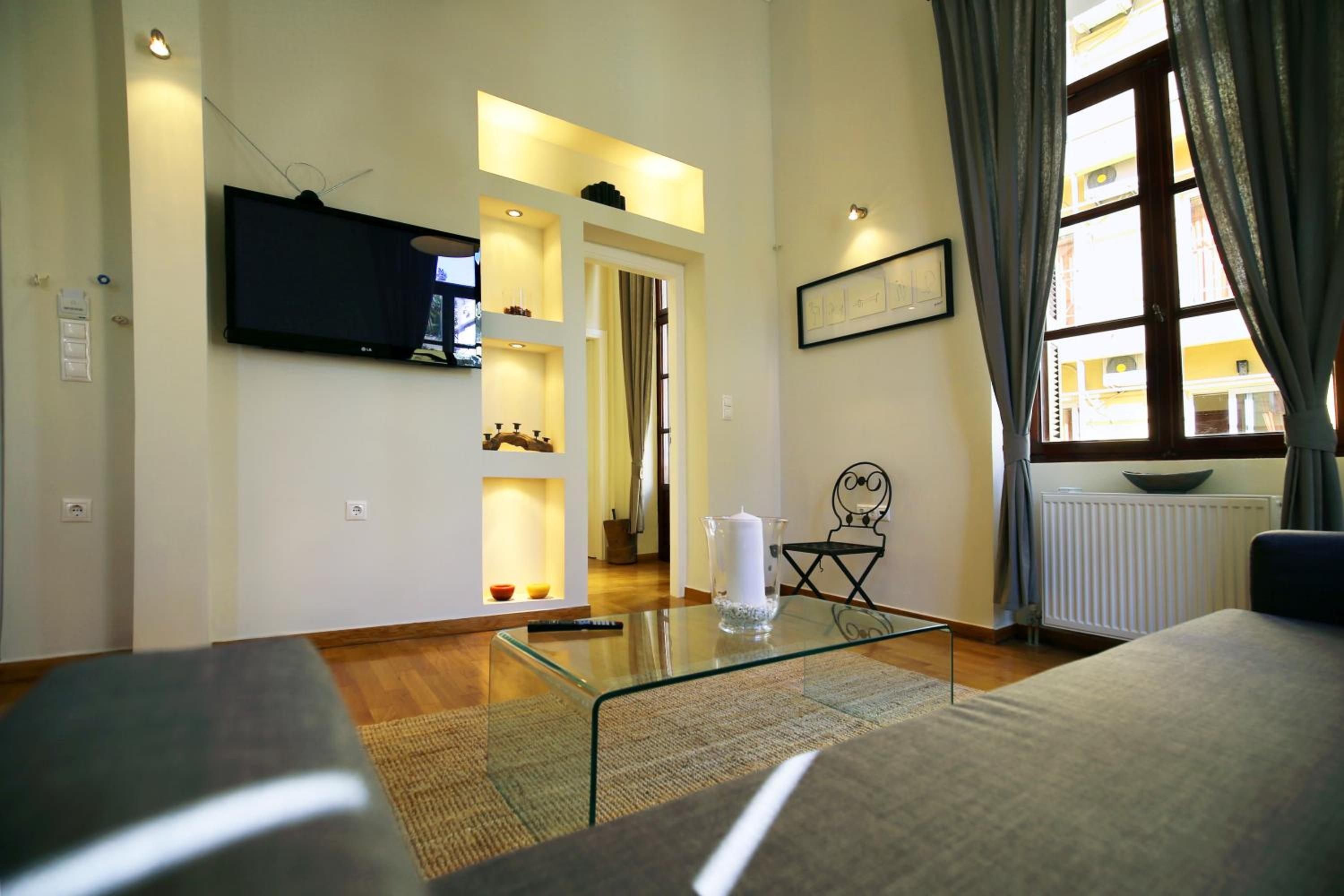 (2A) One Bedroom  Apartment photo 1