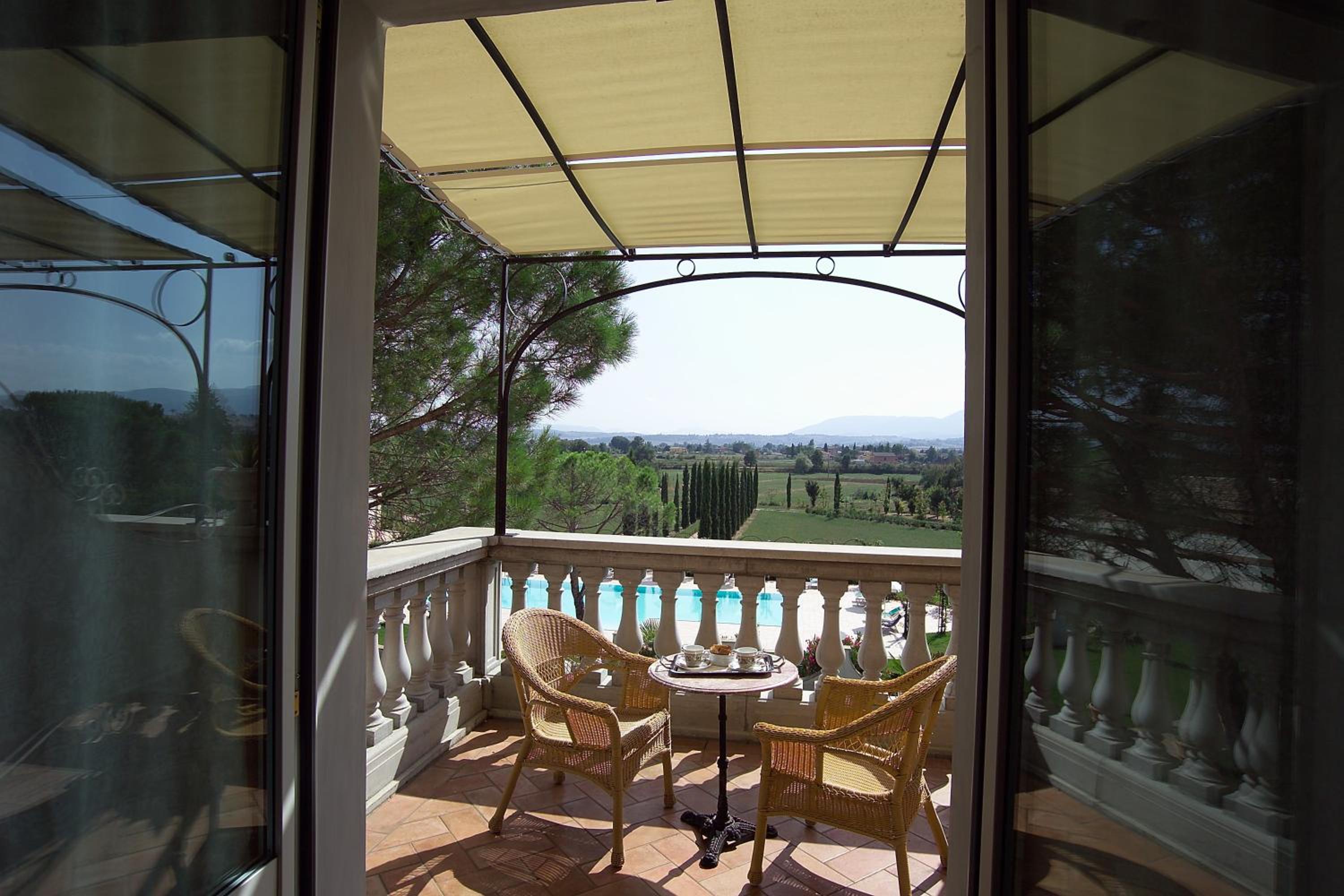Deluxe Double Room - Photo 16