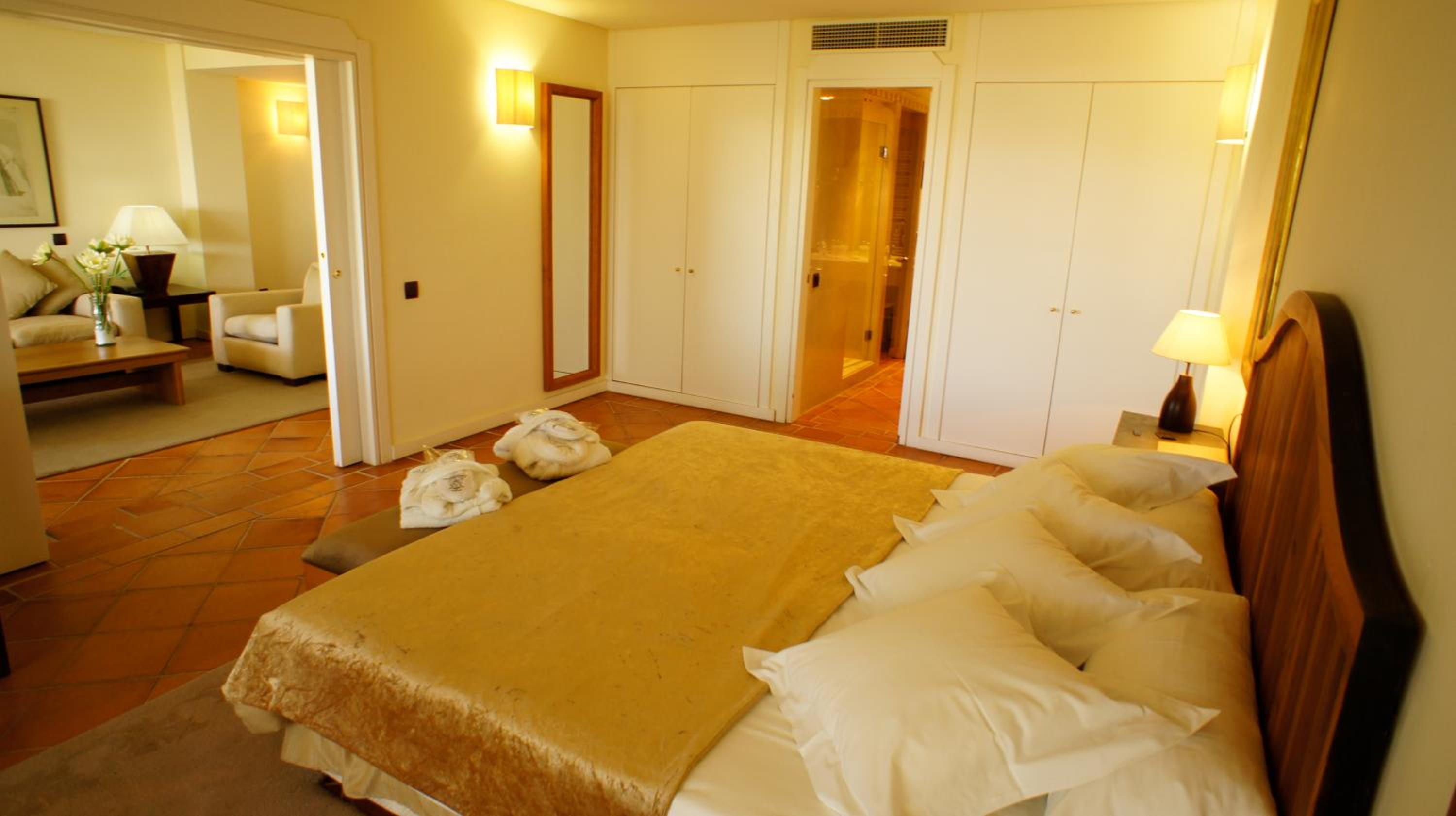 Suite - Photo 7