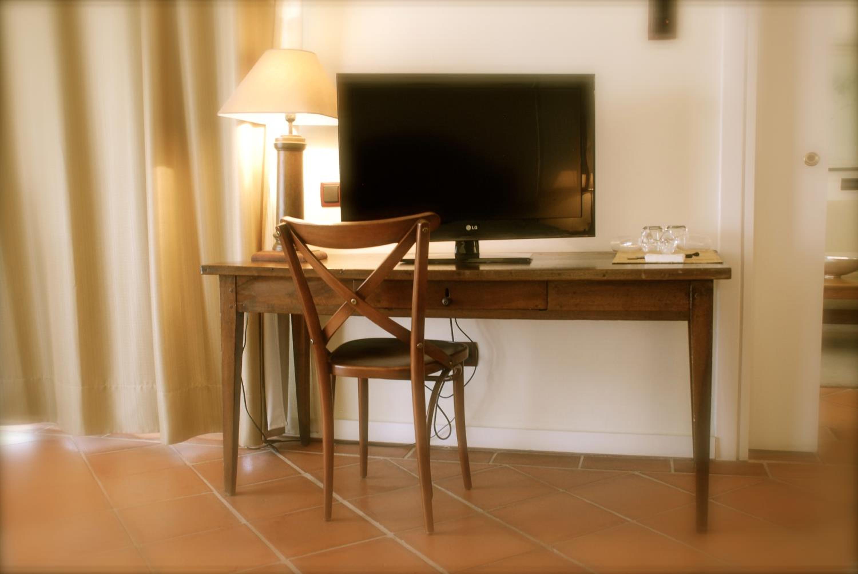Suite - Photo 5
