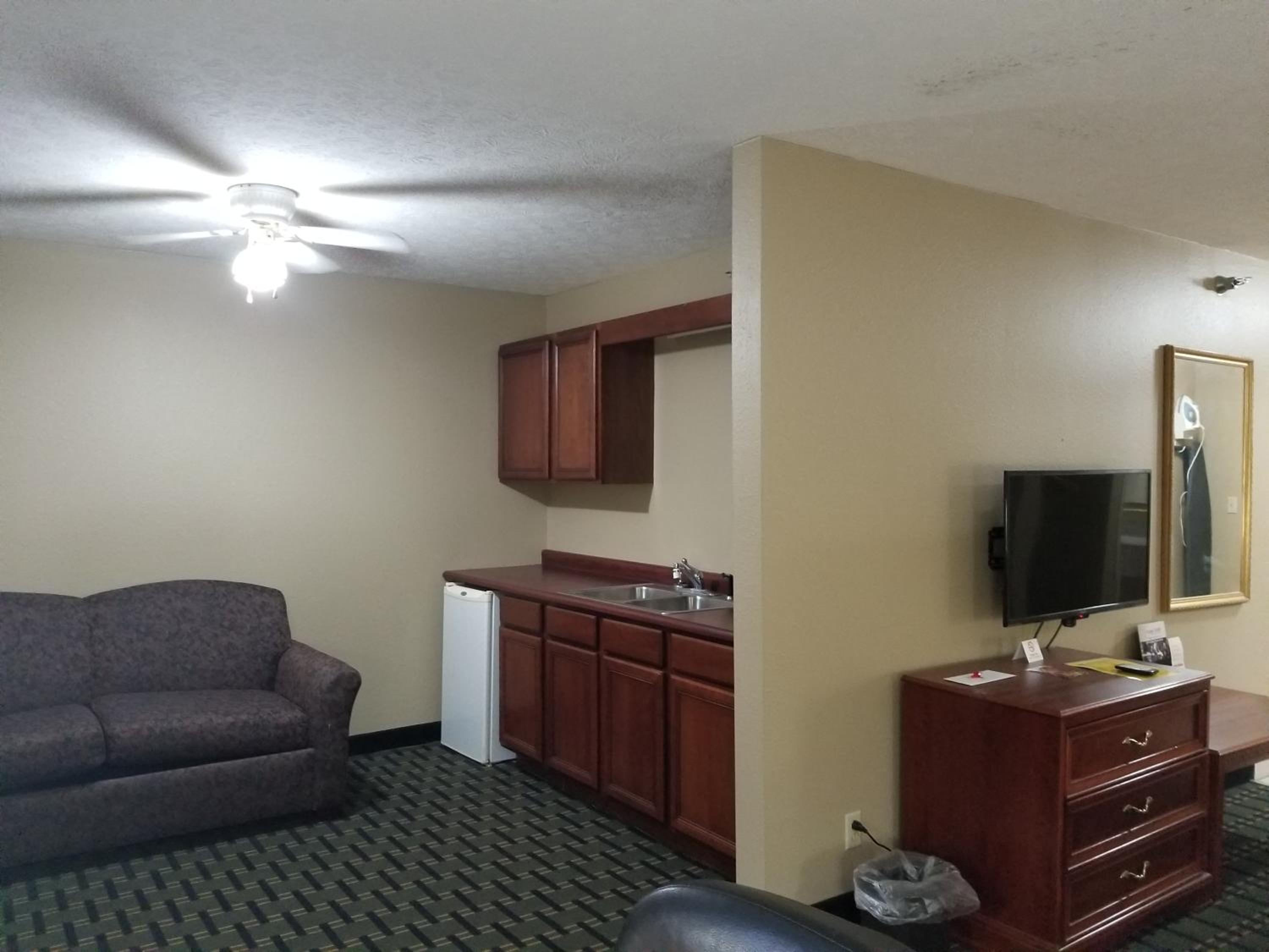 King Studio Suite - Non-Smoking - Photo 4
