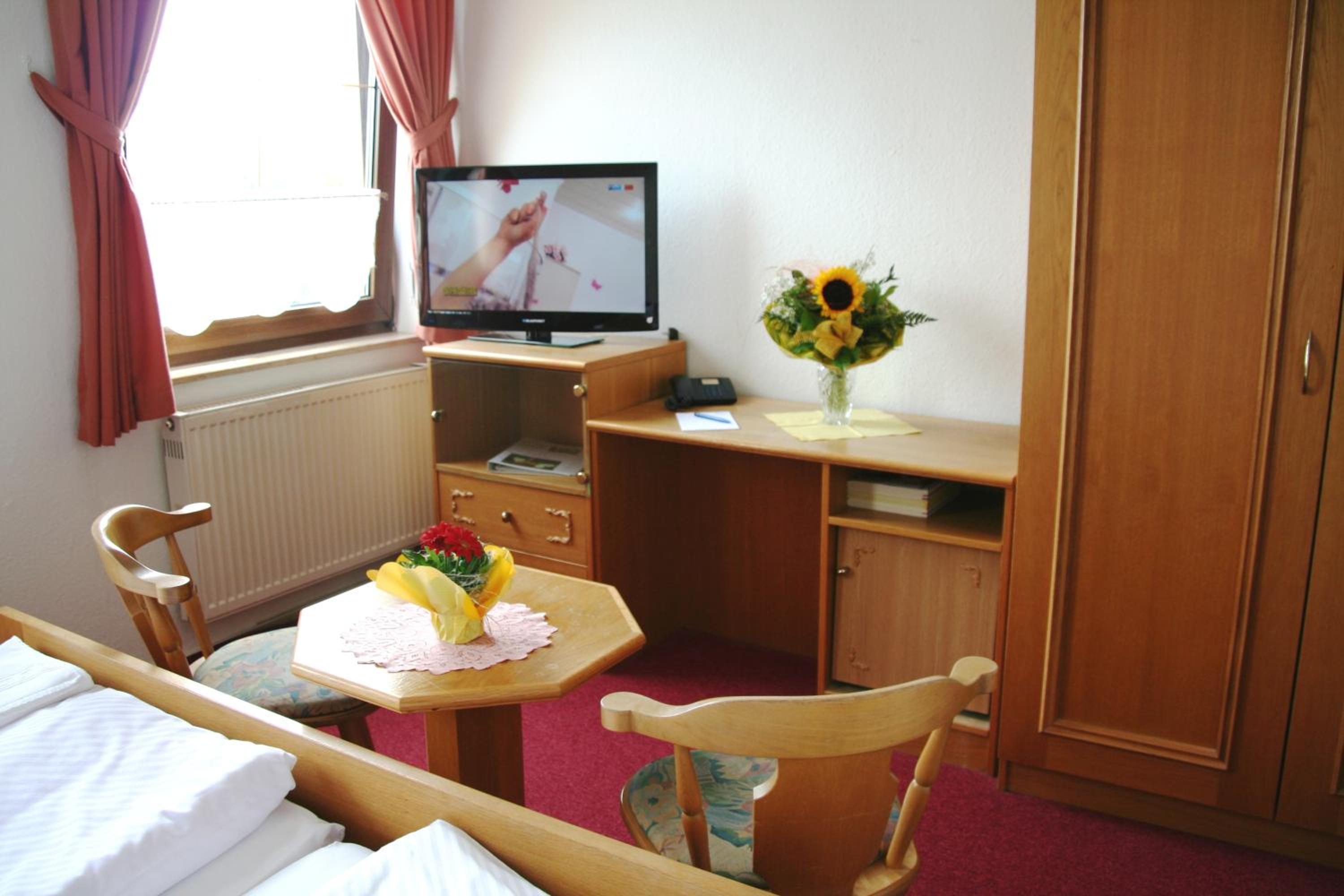 Small Double Room - Photo 6