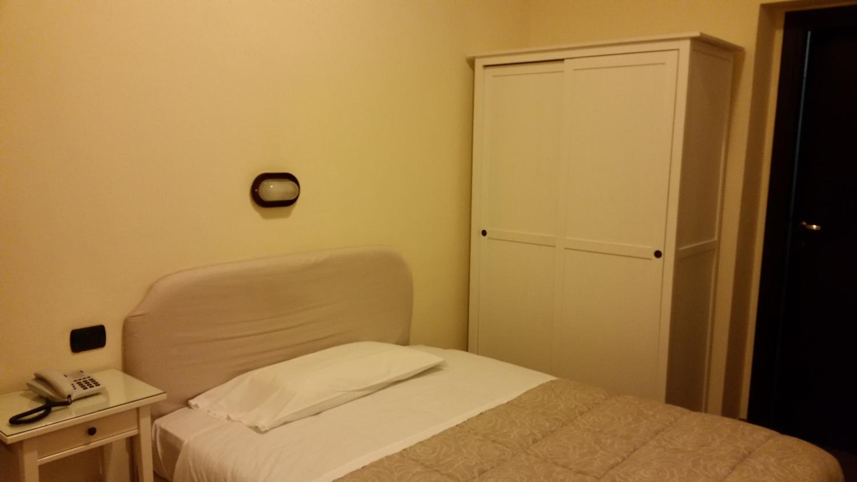 Single Room photo 2