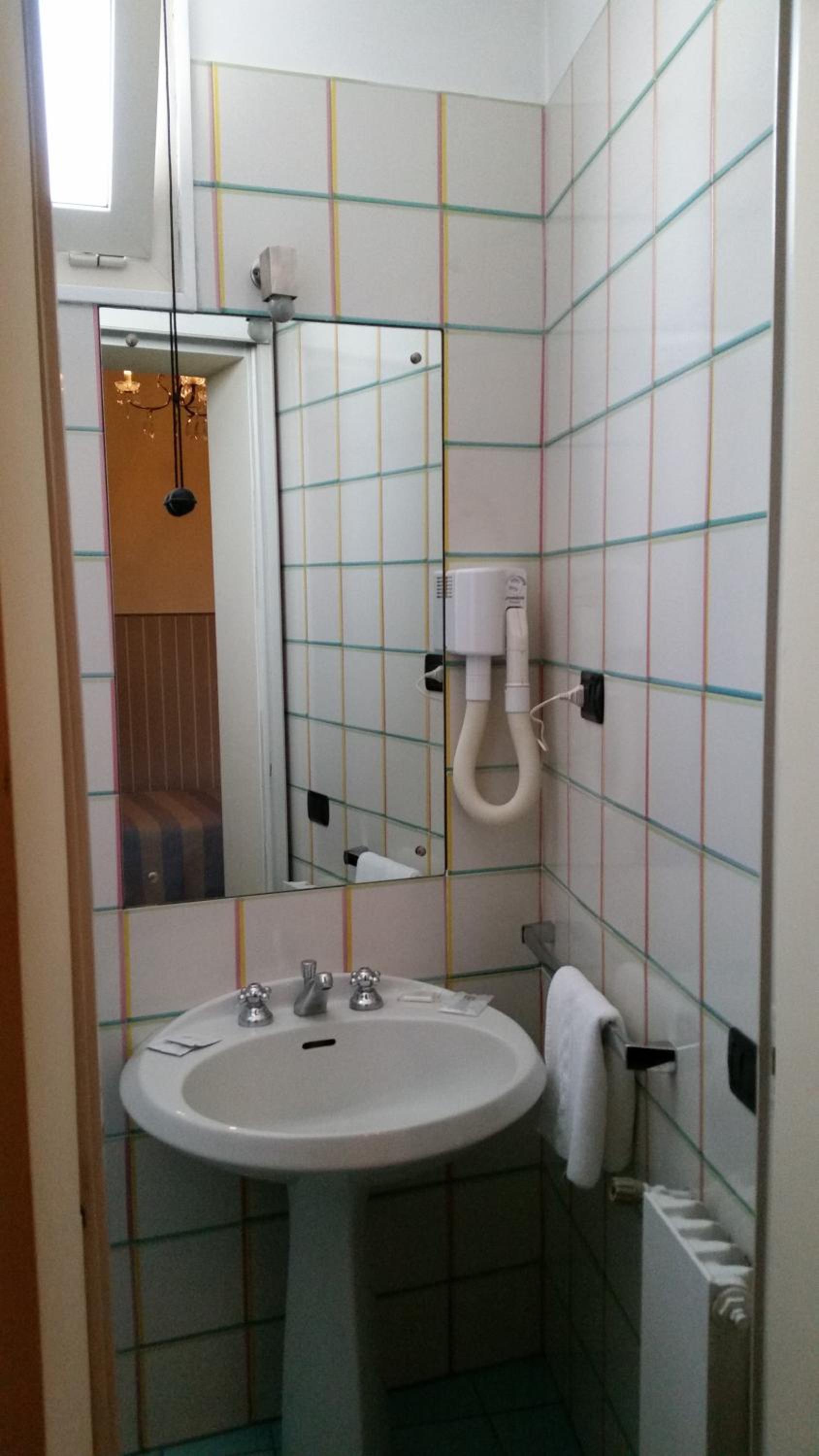 Single Room photo 3