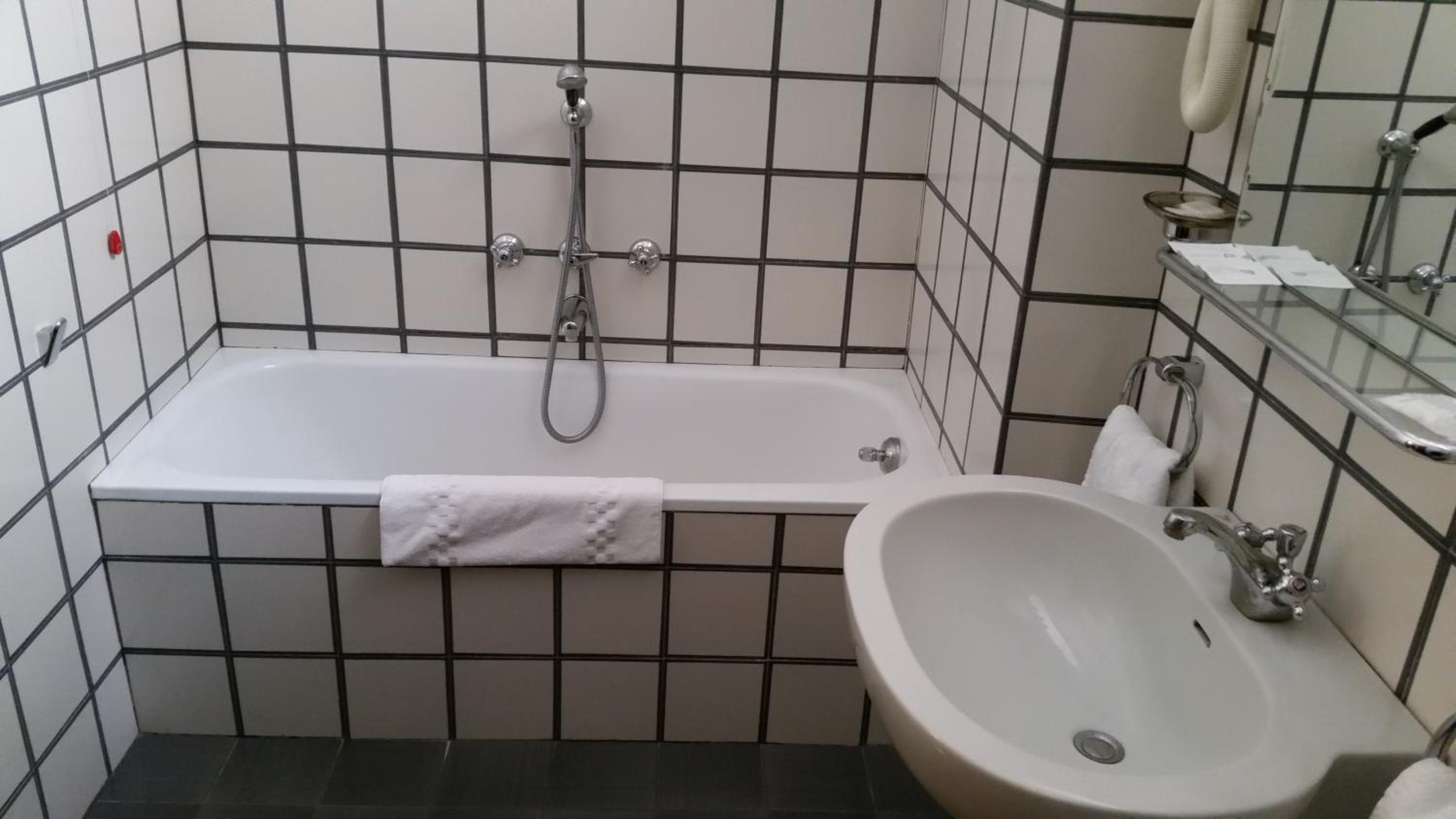 Double or Twin Room photo 2