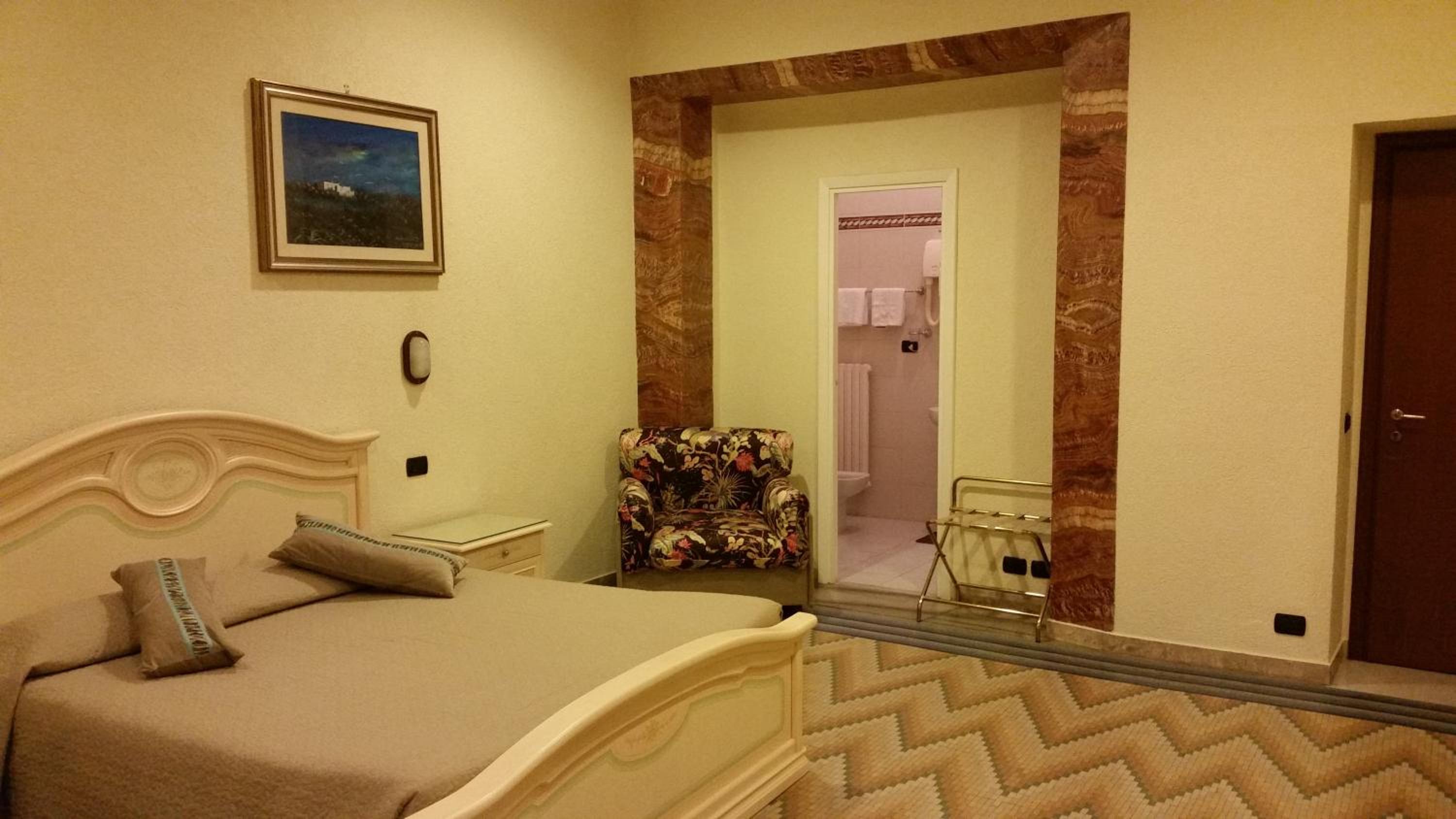 Double or Twin Room photo 3