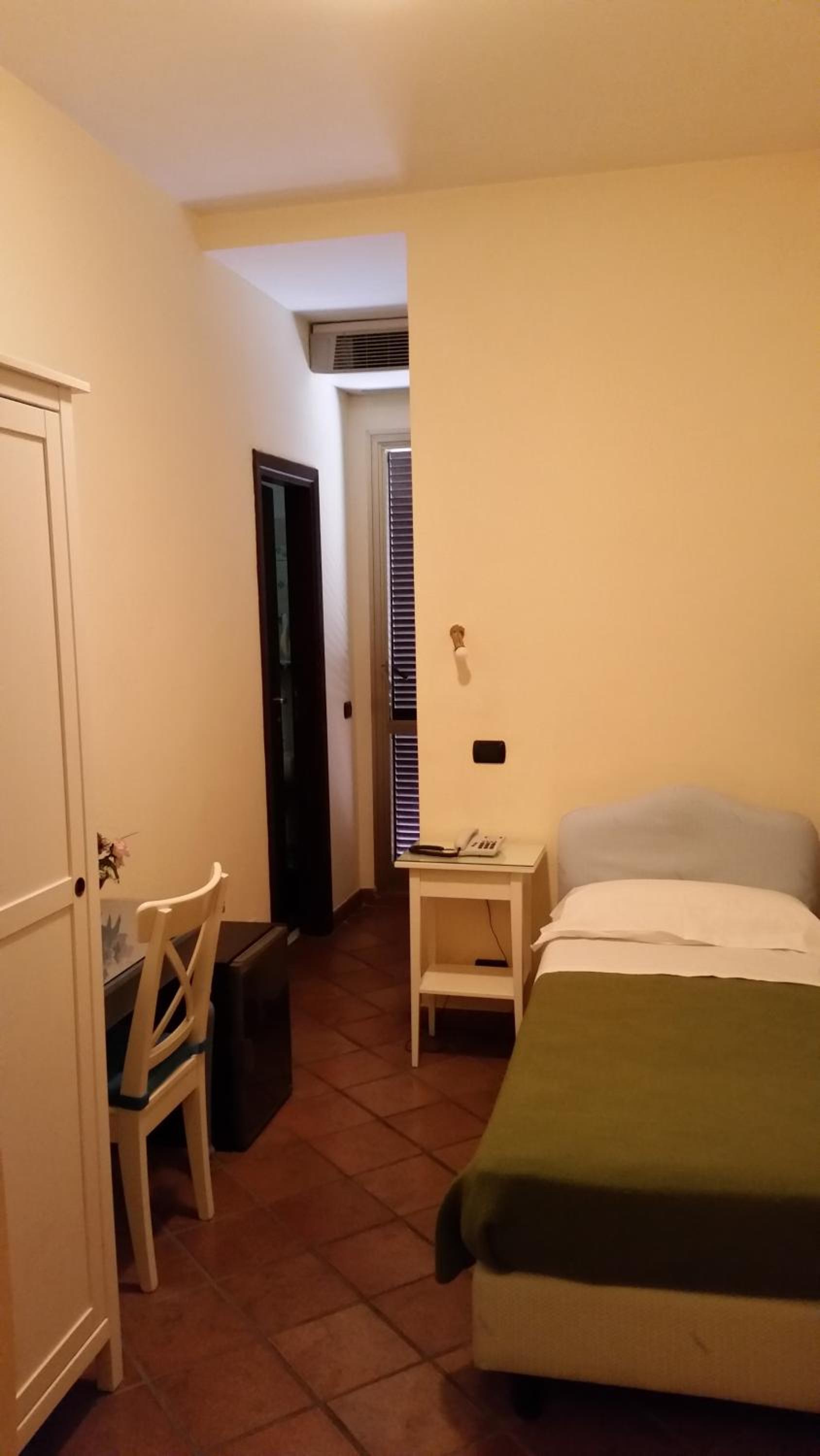 Single Room photo 2