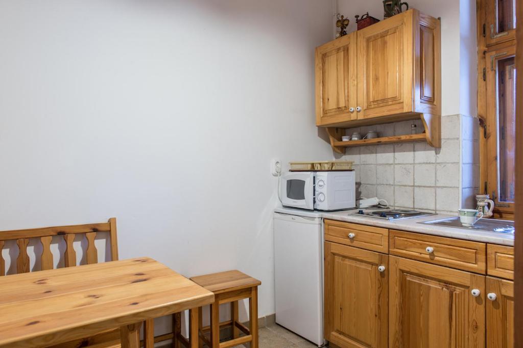 One-Bedroom Apartment photo 2