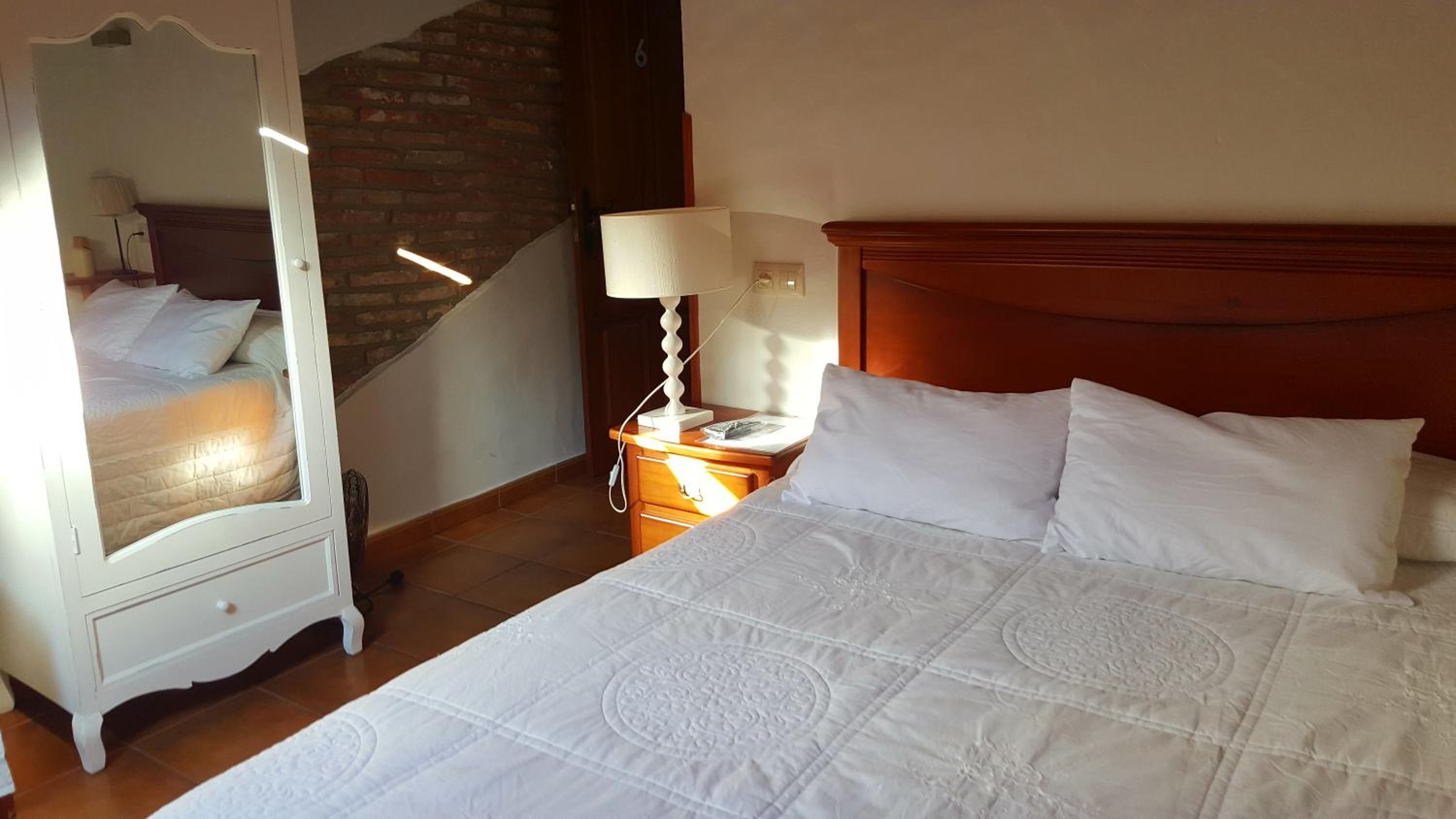 Economy Triple Room photo 3
