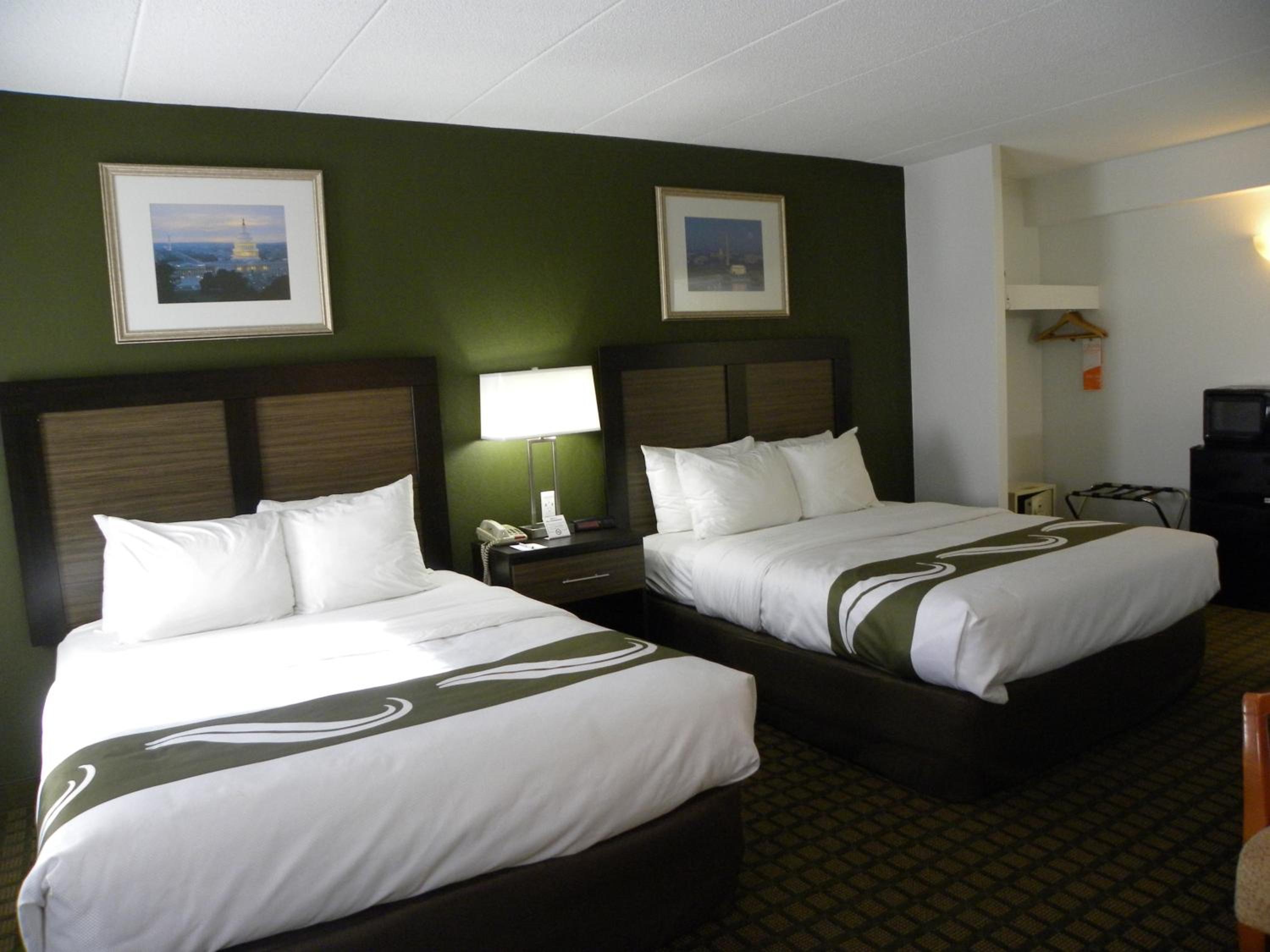 Queen Room Two Queen Beds - Non Smoking - Photo 2