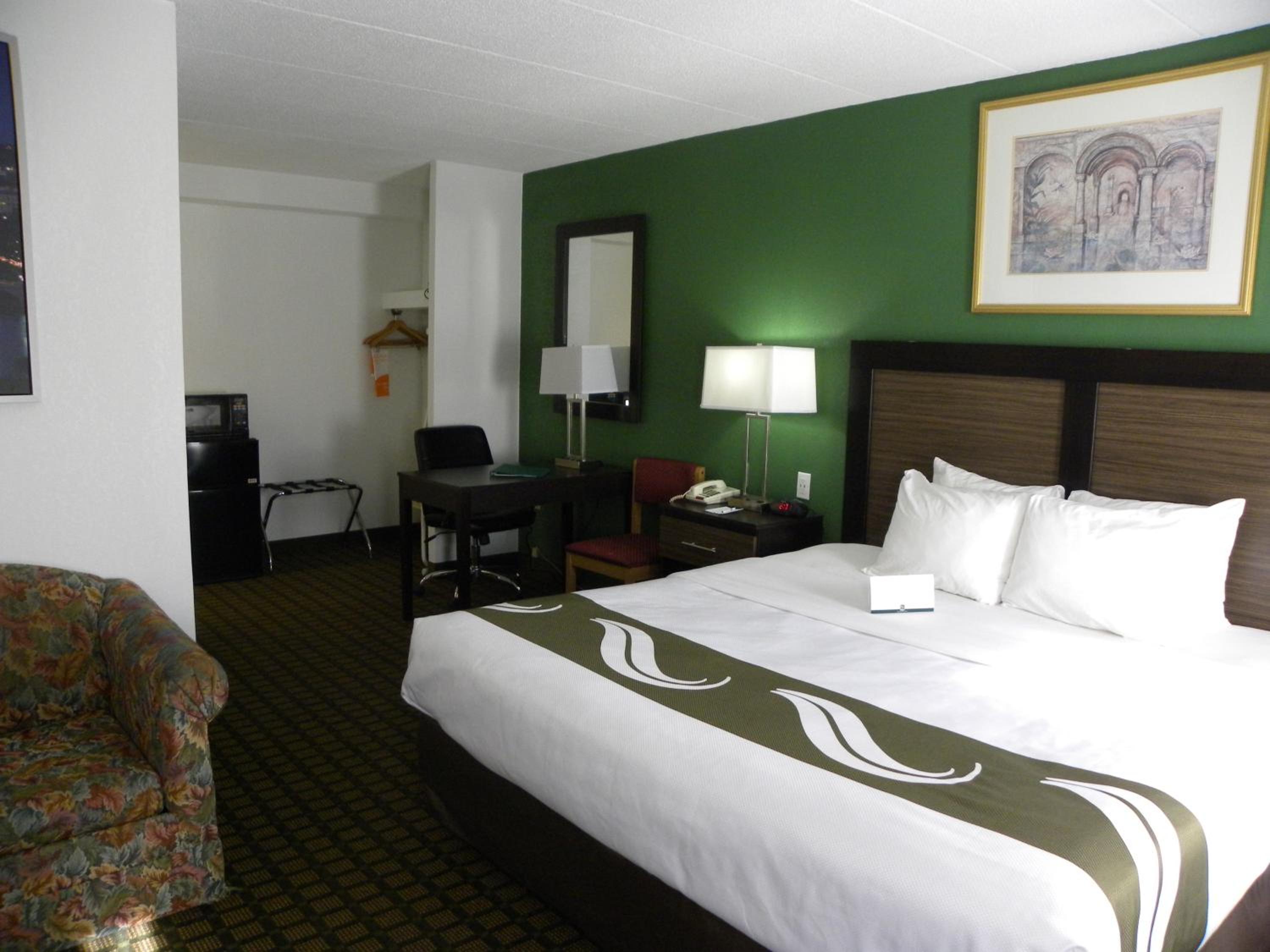 King Room - Non-Smoking photo 1
