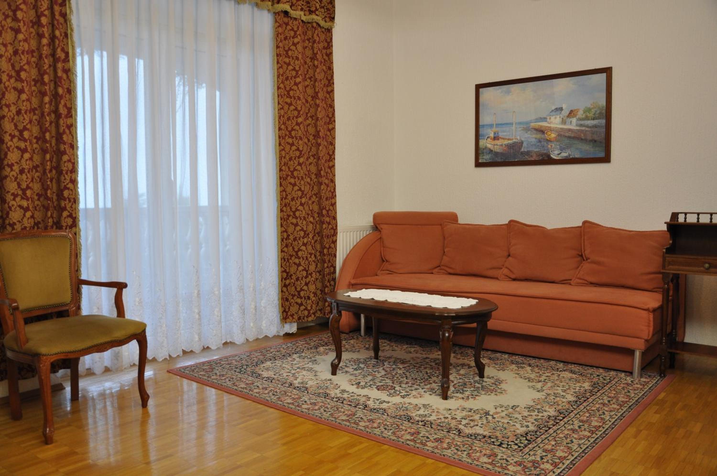 One-Bedroom Apartment with Sea View photo 2