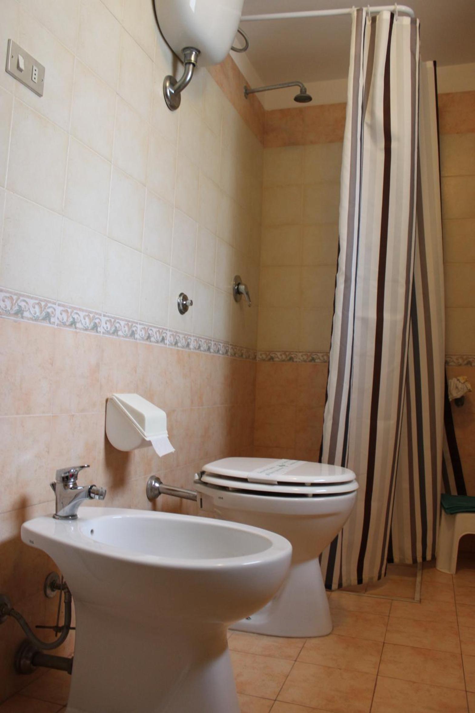 Double Room - Photo 14