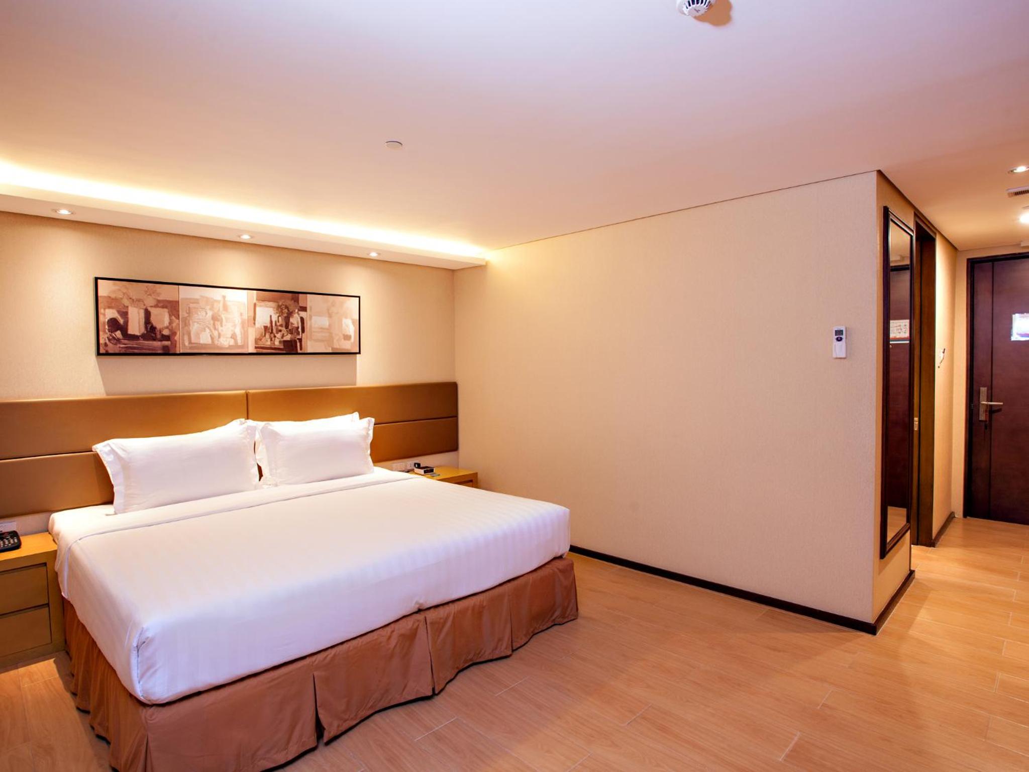 Business King Room - Photo 5