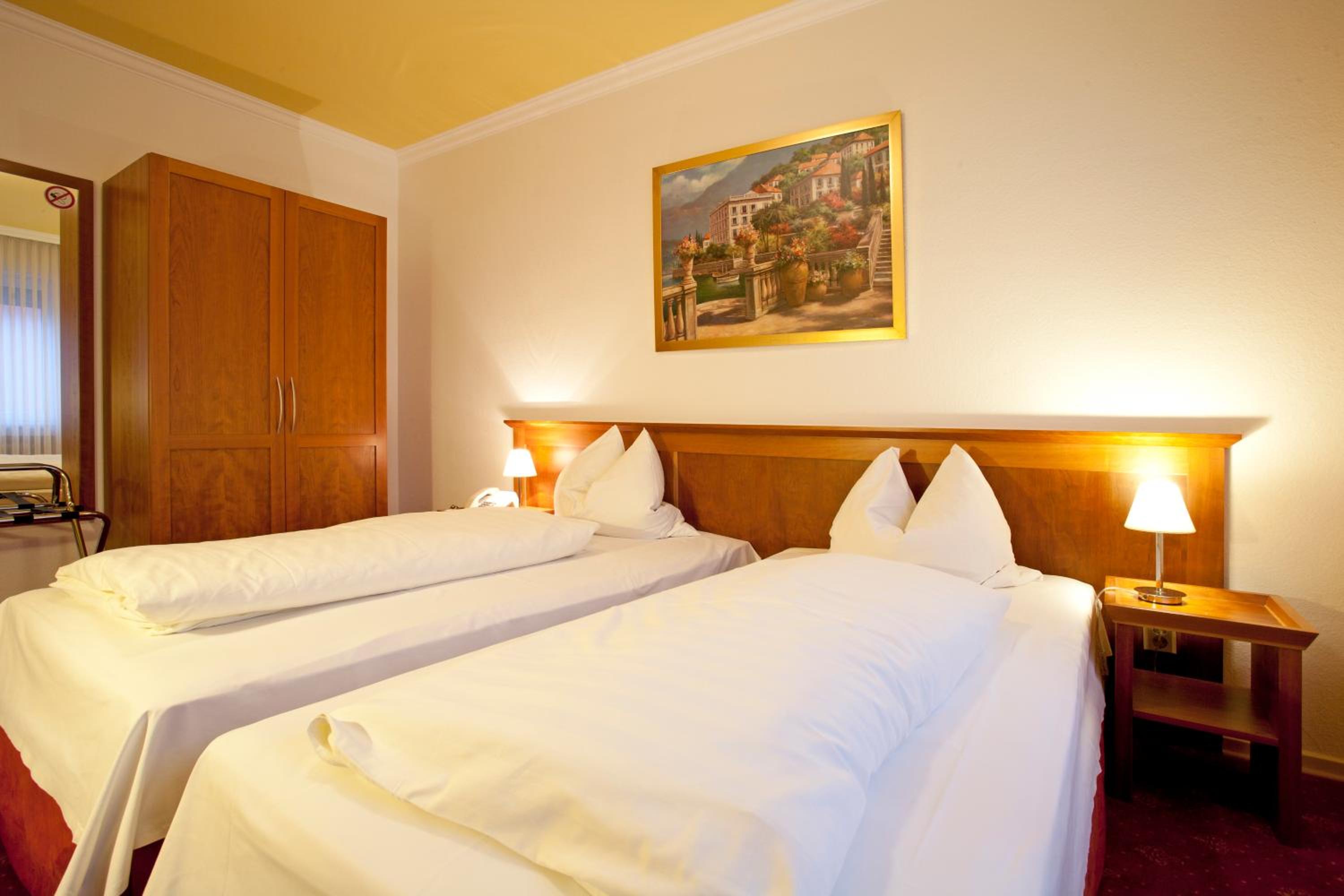 Double Room - Photo 12