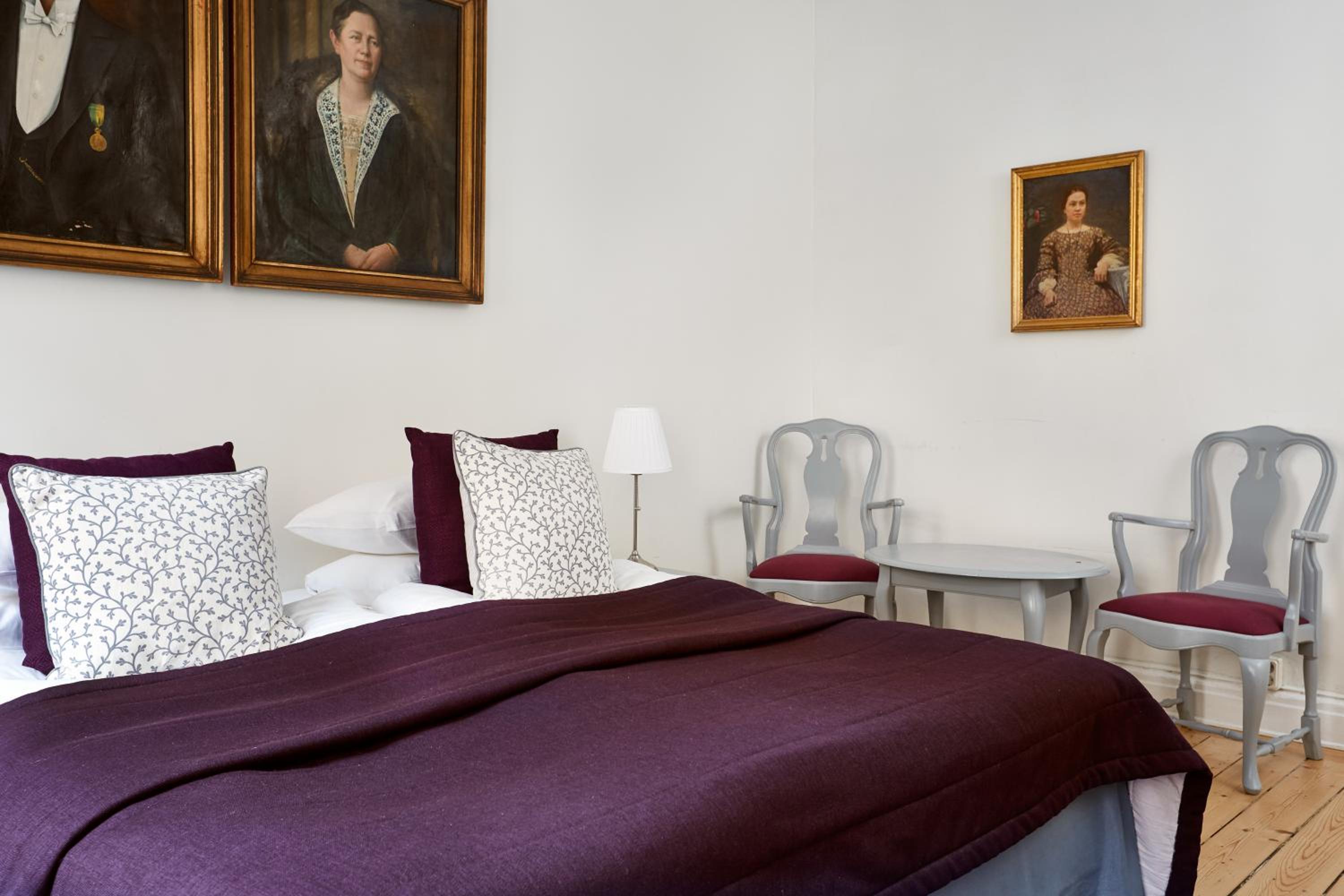 Twin Room with Private Bathroom - Photo 4