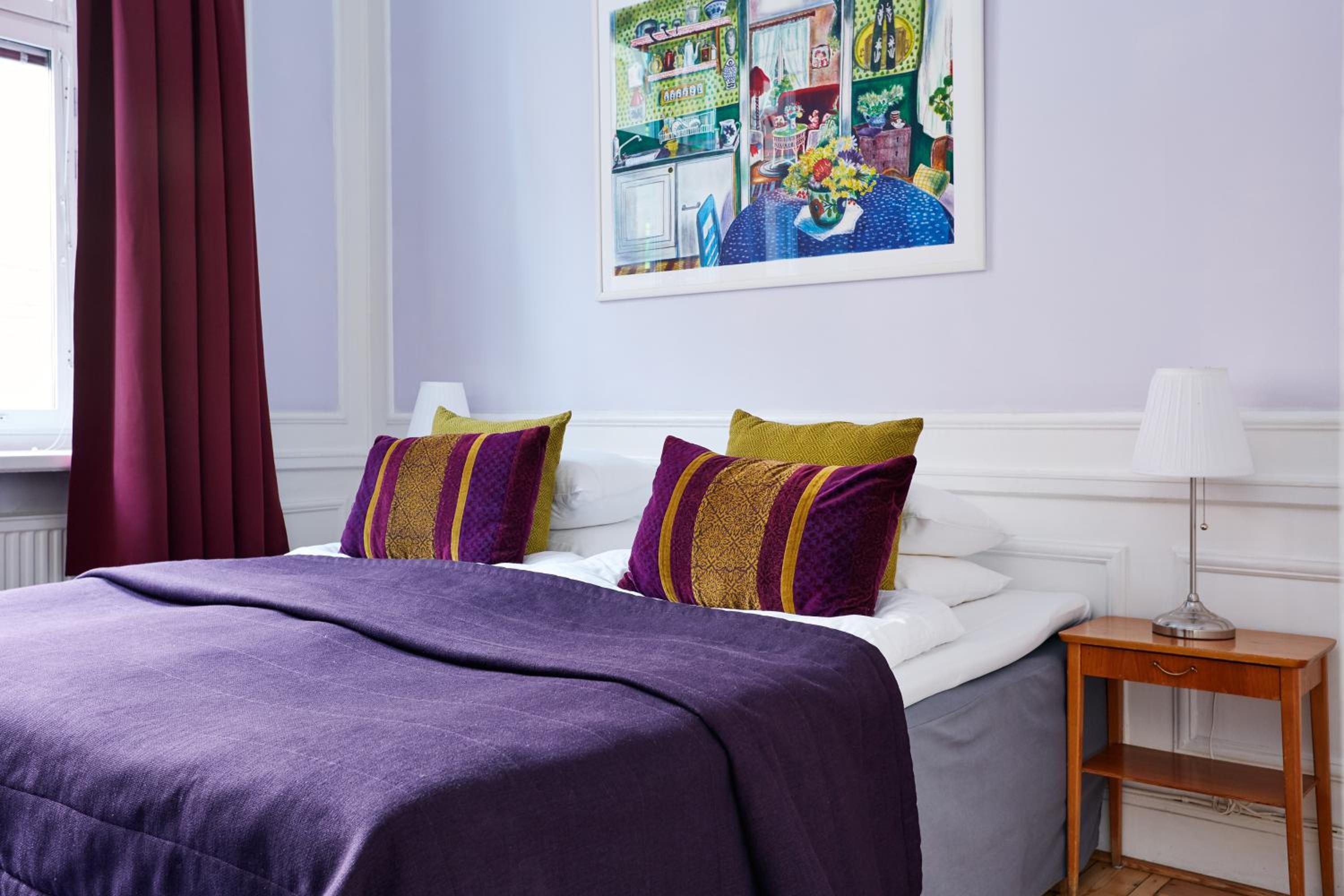 Twin Room with Private Bathroom - Photo 8