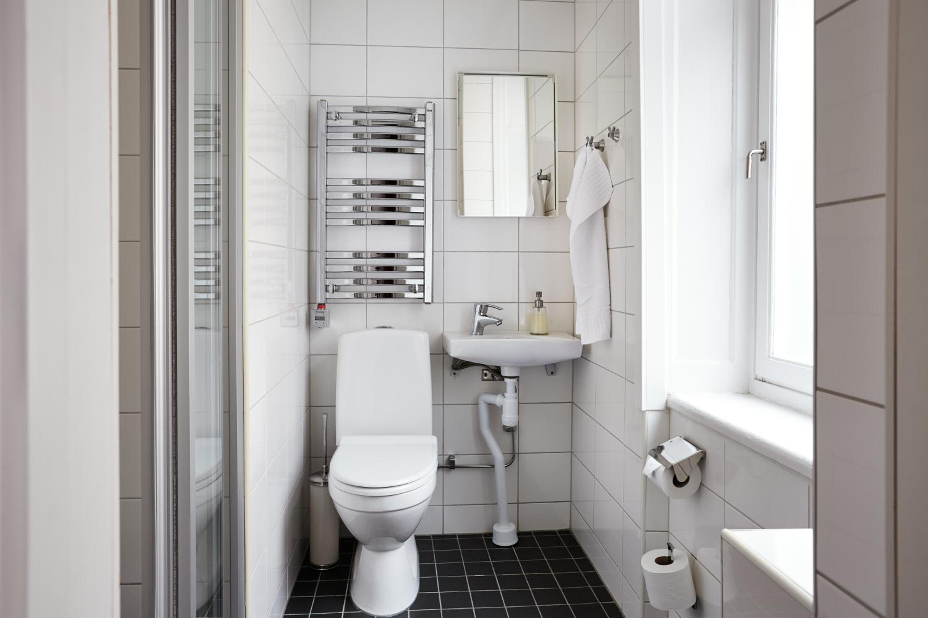 Twin Room with Private Bathroom - Photo 2