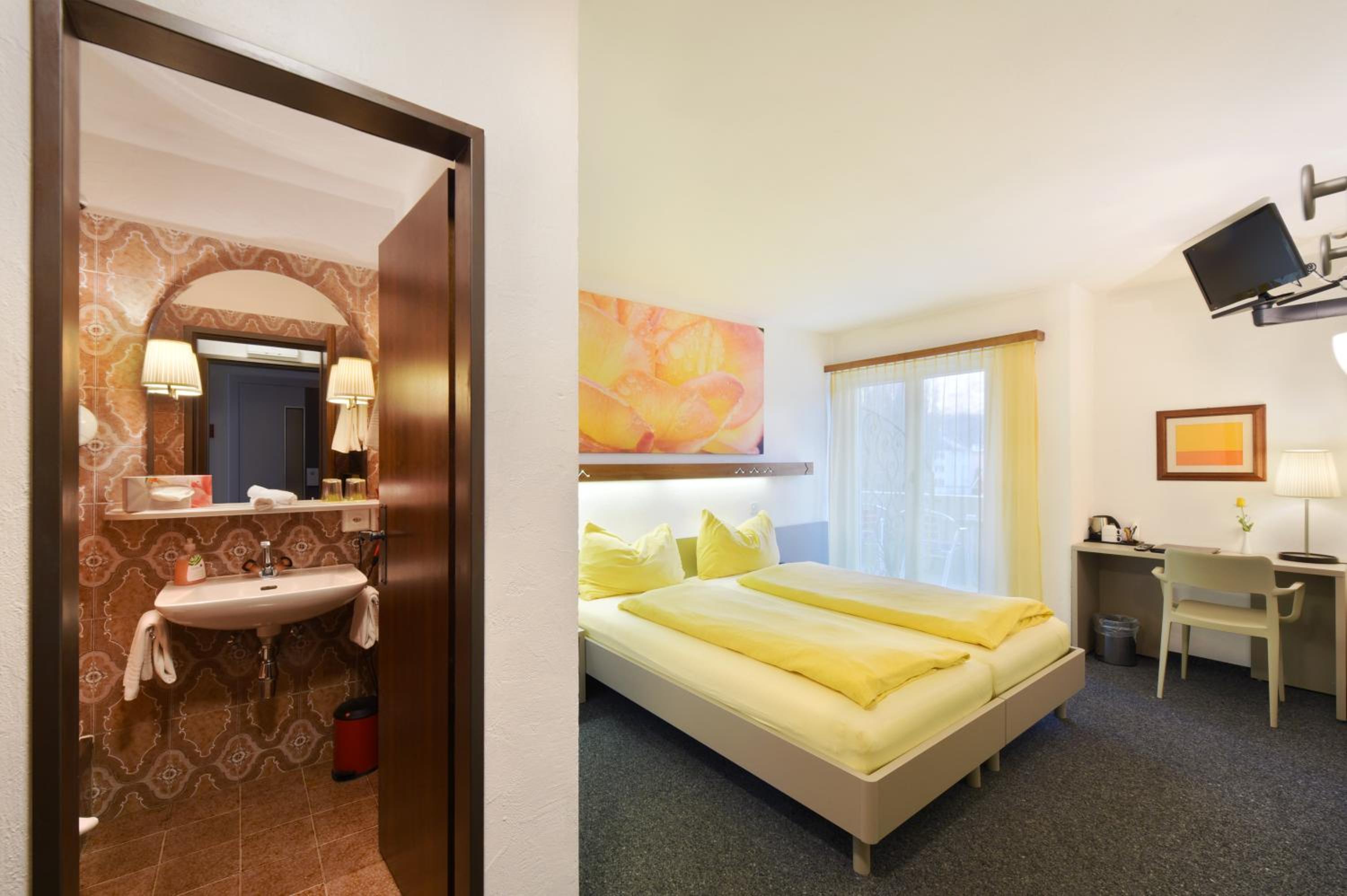 Double Room - Photo 7