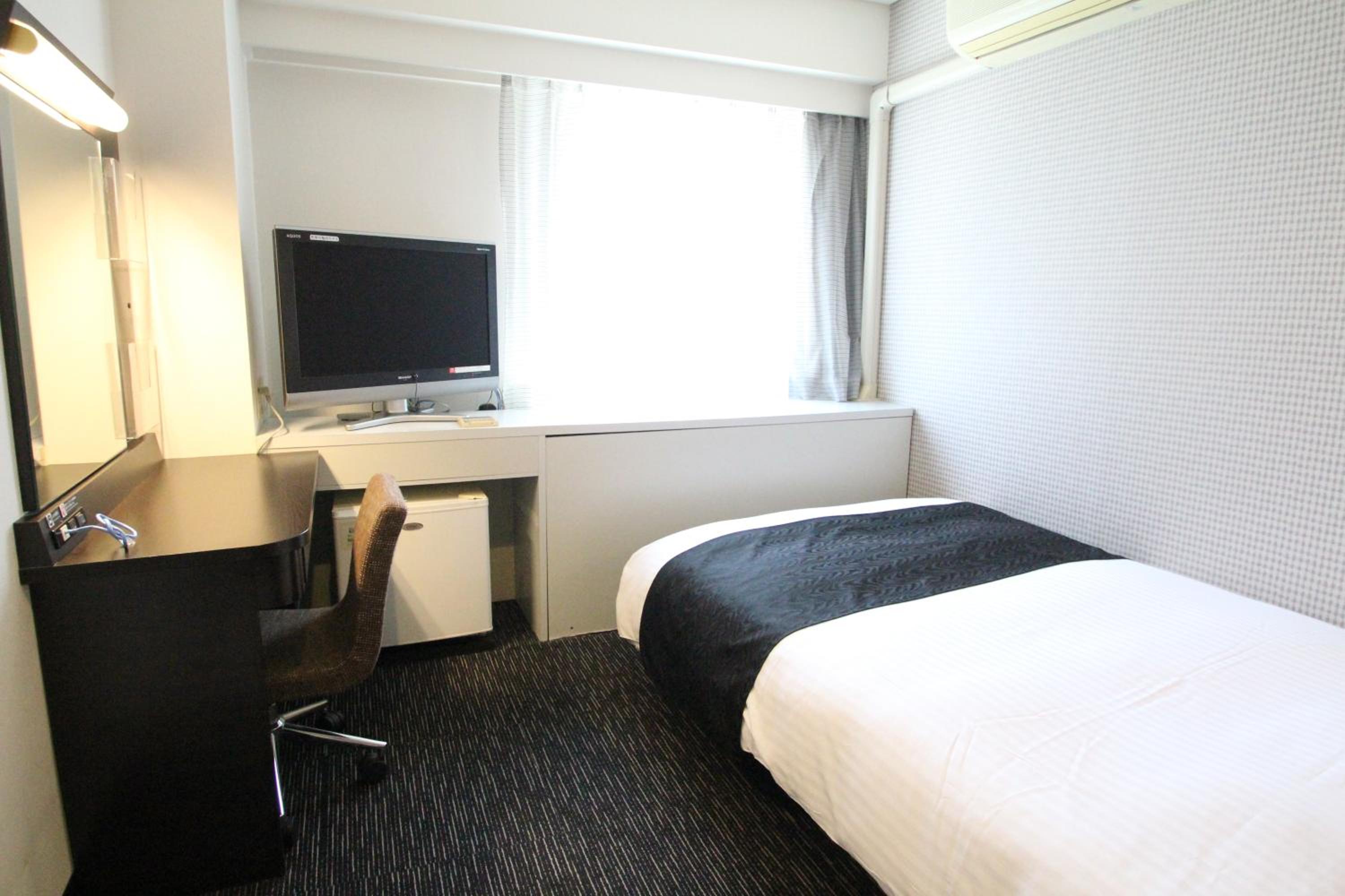 Double Room - Non-Smoking  - Photo 12