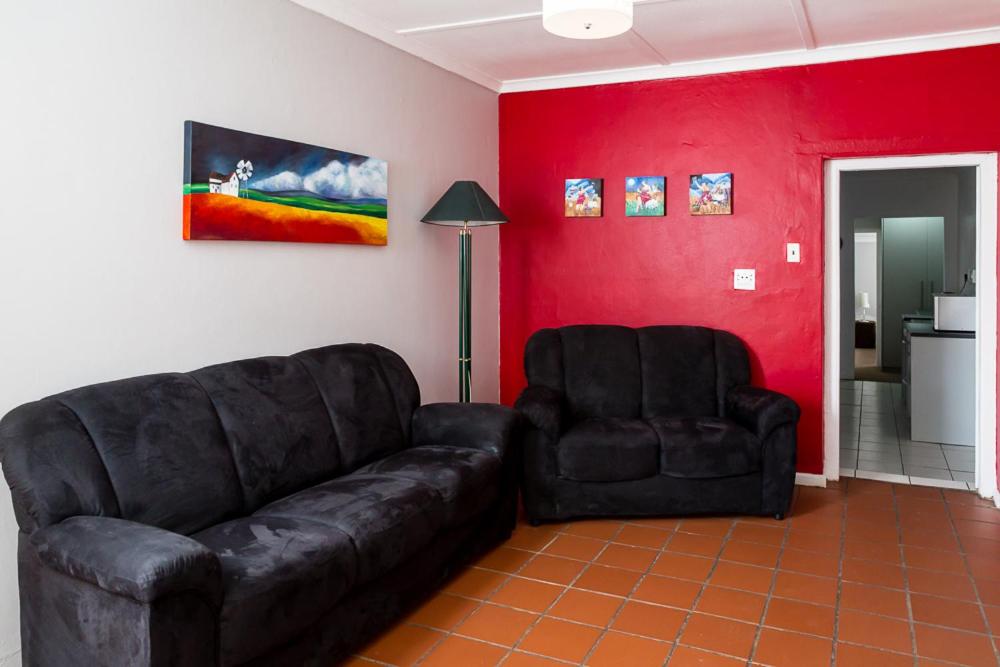 Three-Bedroom House - Photo 3