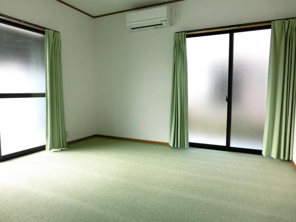 Single Futon in Male Japanese-Style Dormitory Room photo 3