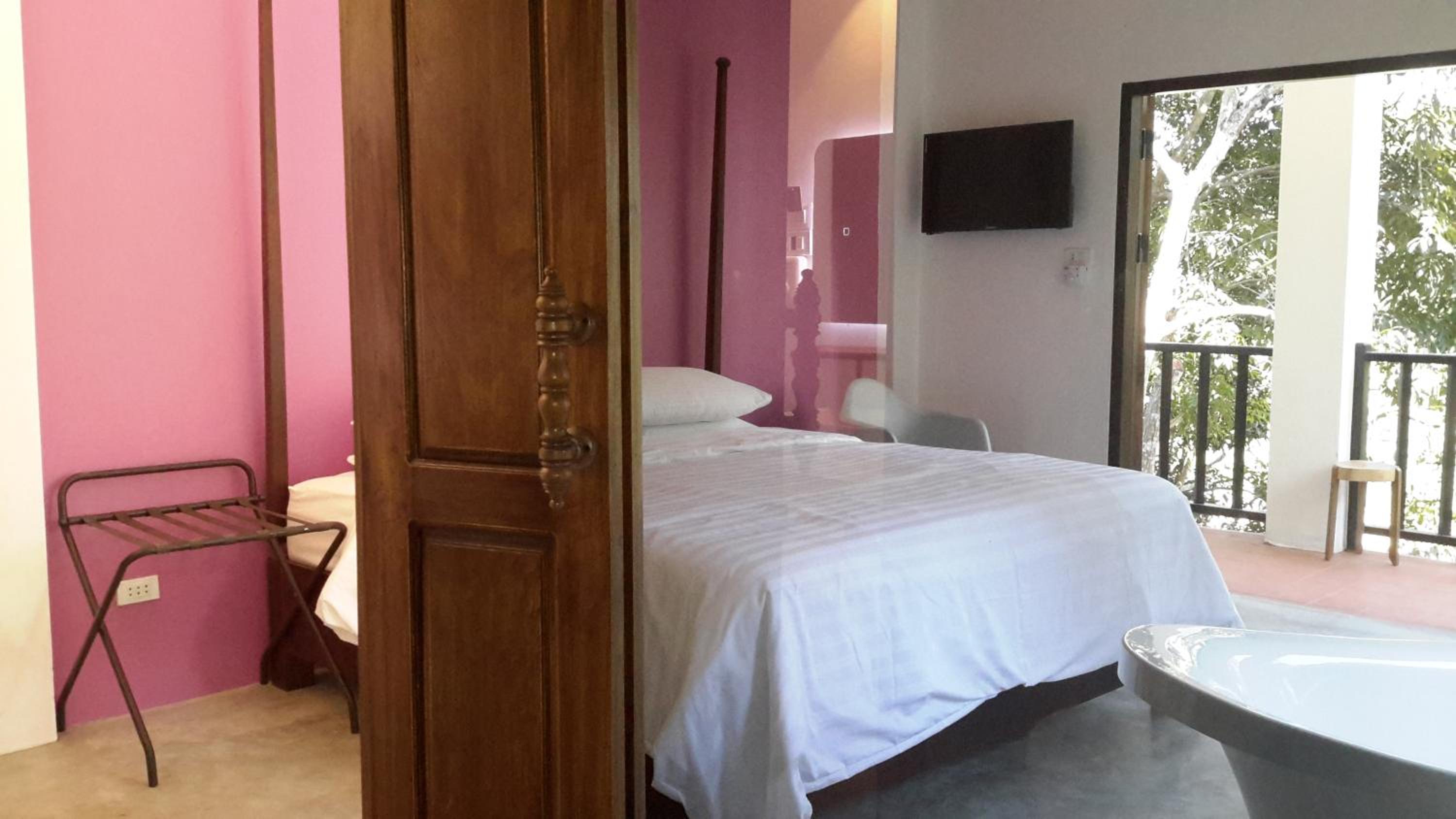 King Room with River View - Photo 7