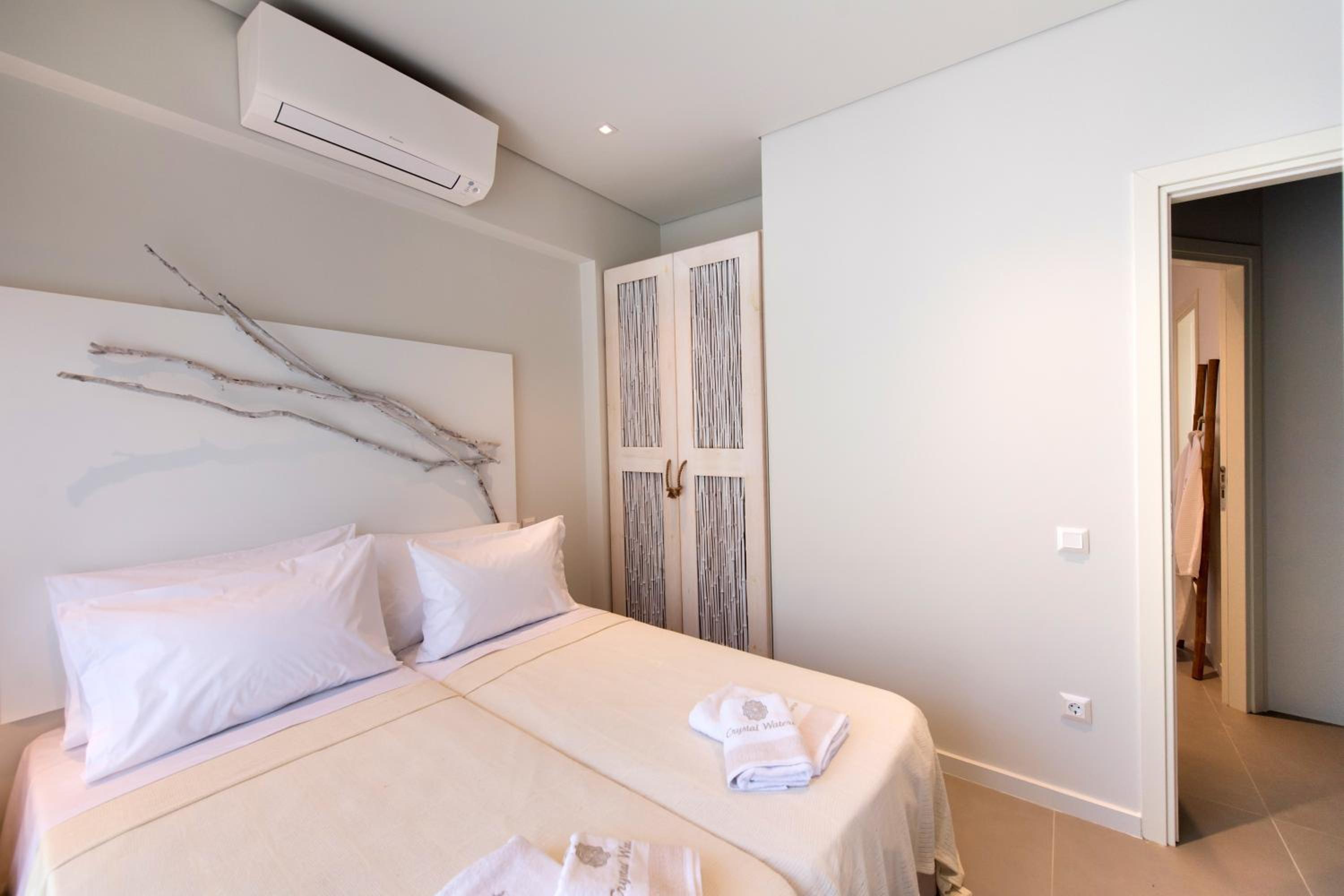 Deluxe suite with private pool and garden view - Photo 12