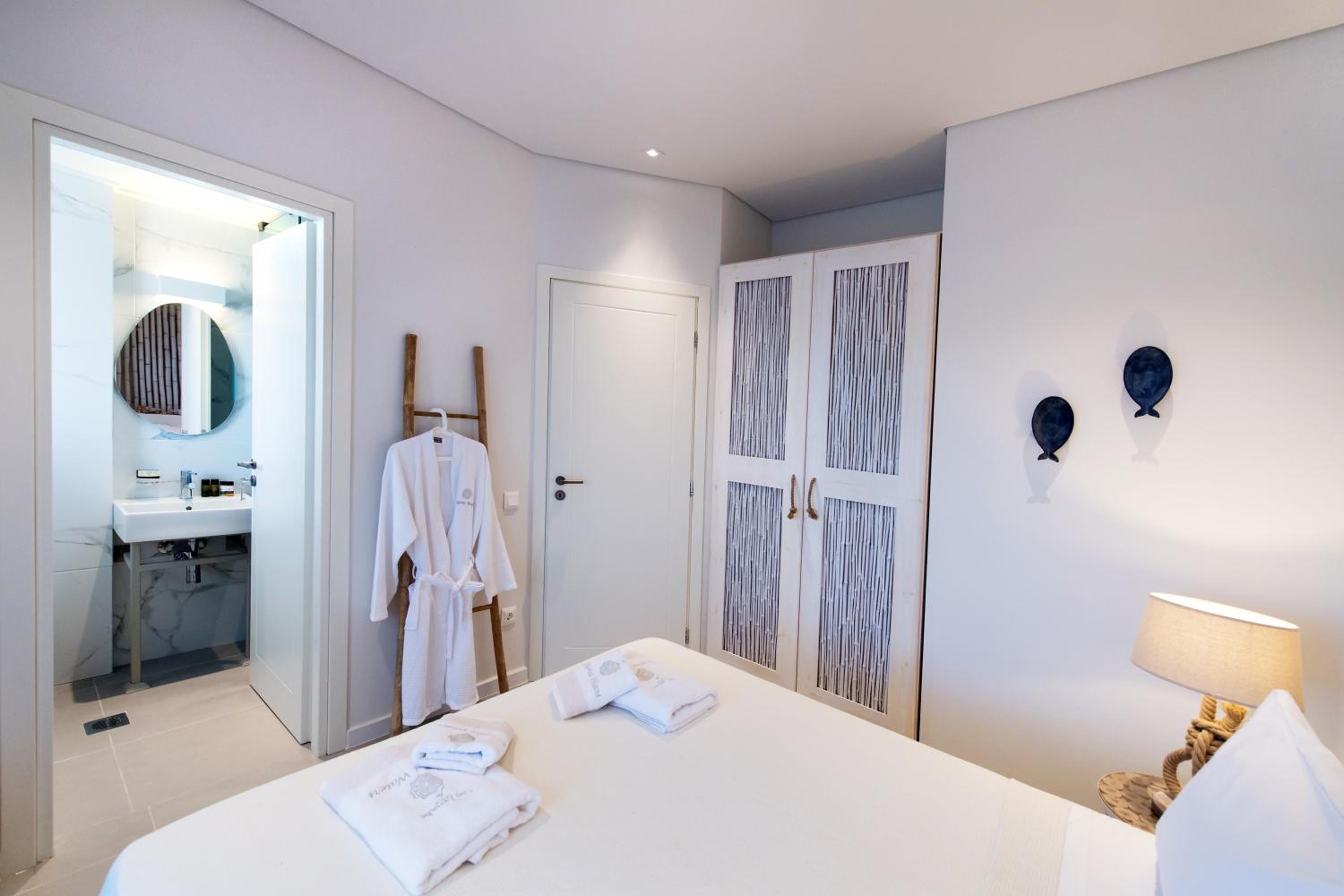 Deluxe suite with private pool and garden view - Photo 4