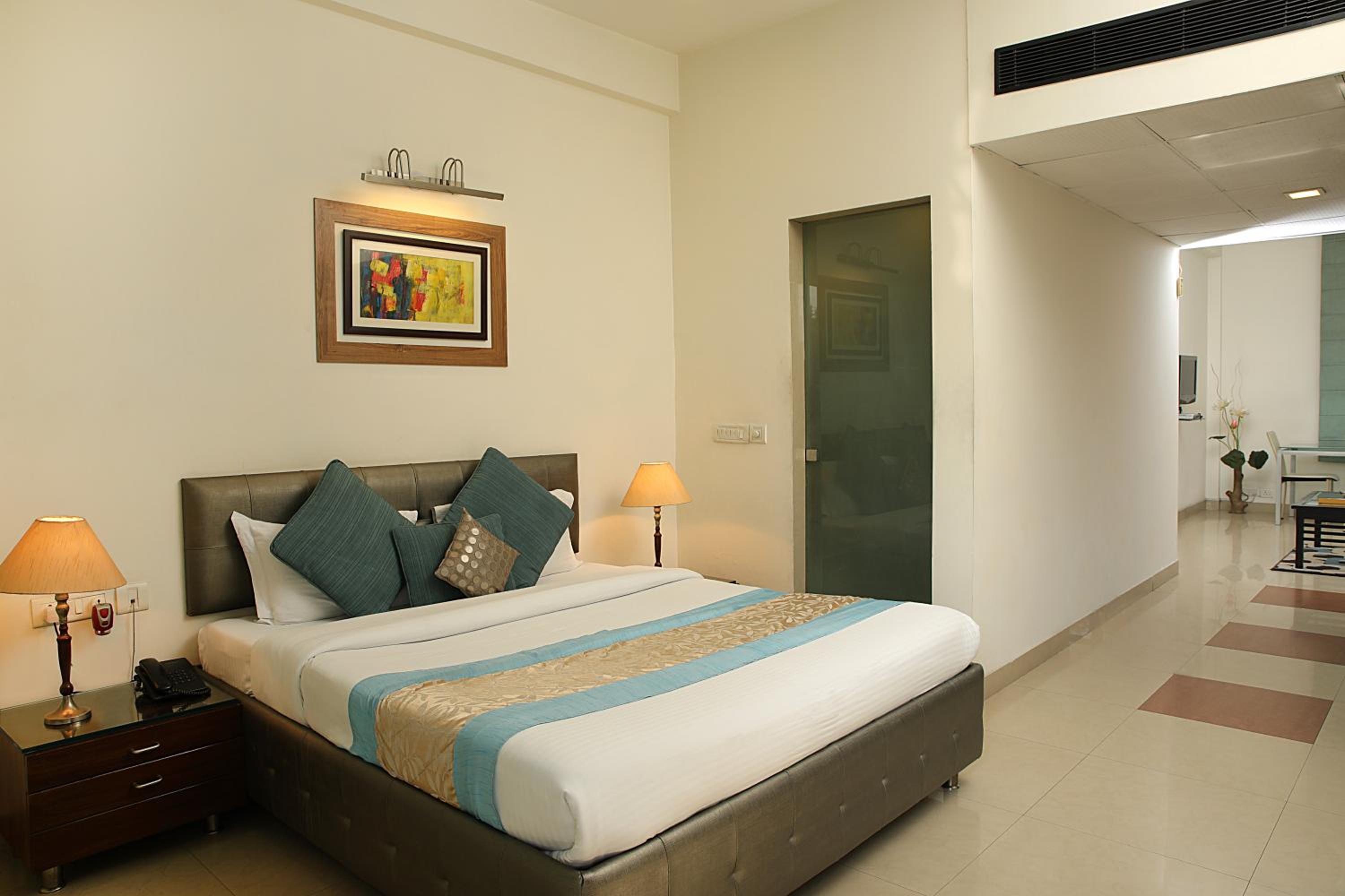 Deluxe Room - Photo 12