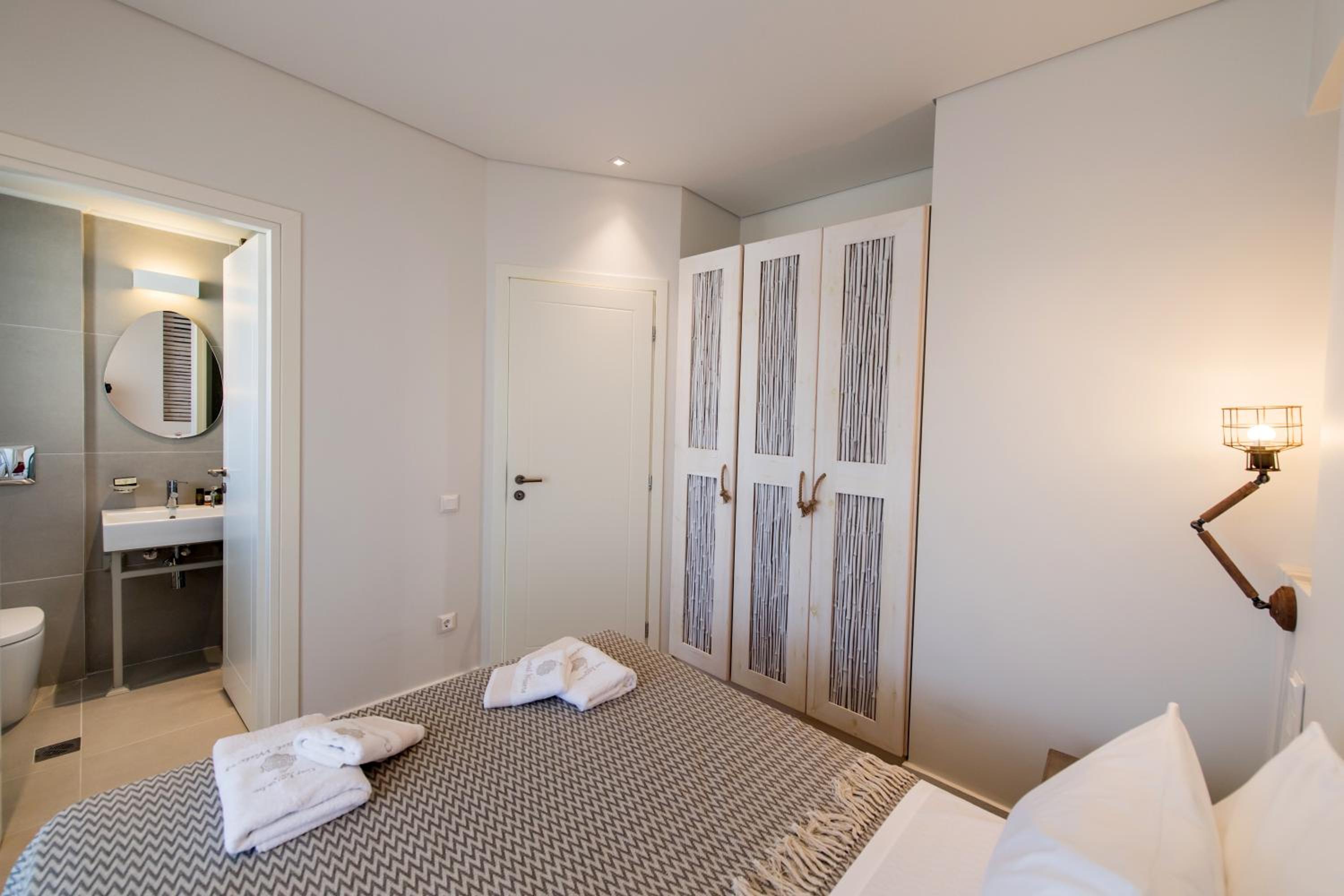 Deluxe suite with private pool and garden view - Photo 9