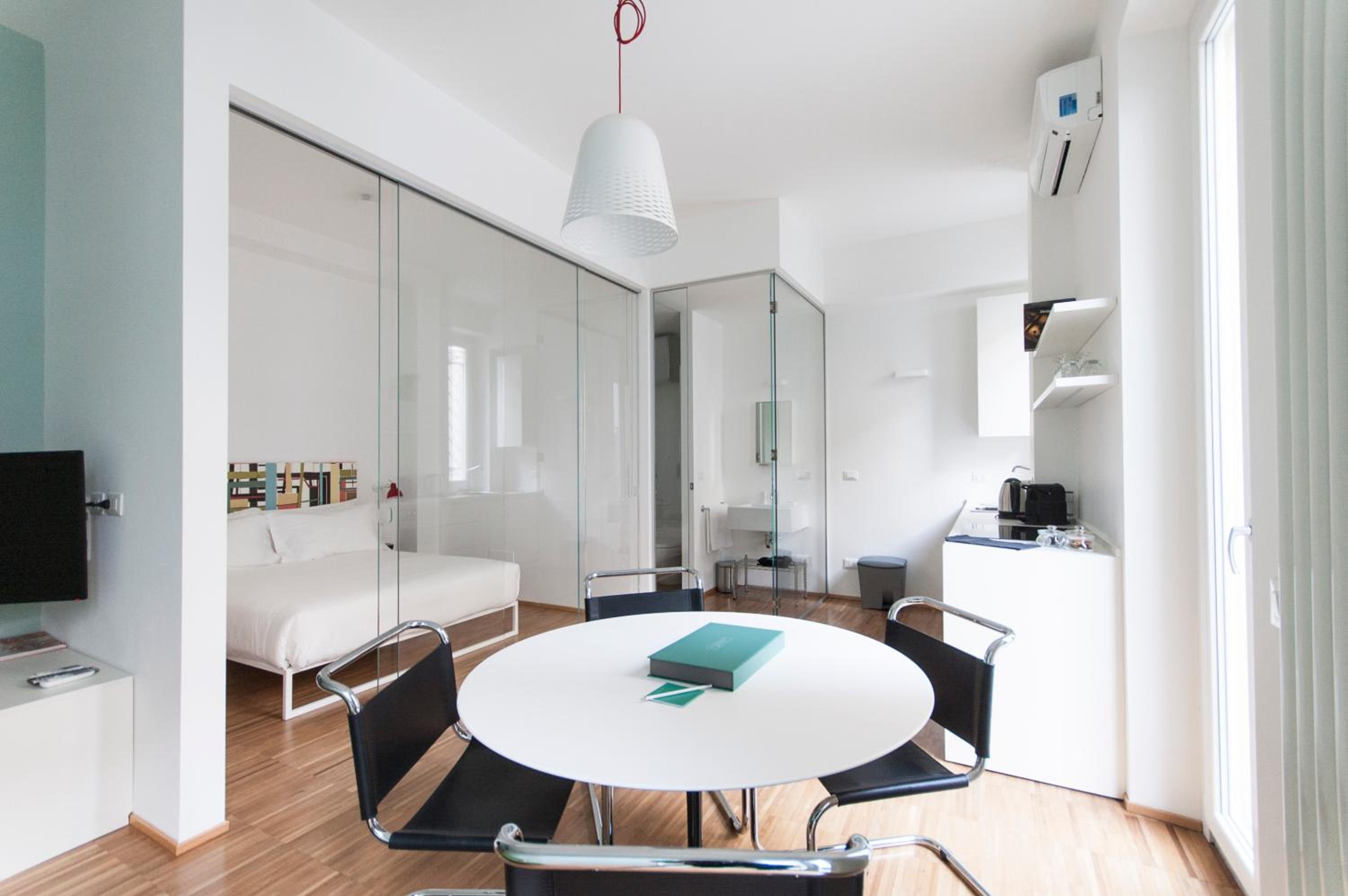 Two-Bedroom Apartment with Terrace - Via nerino 5