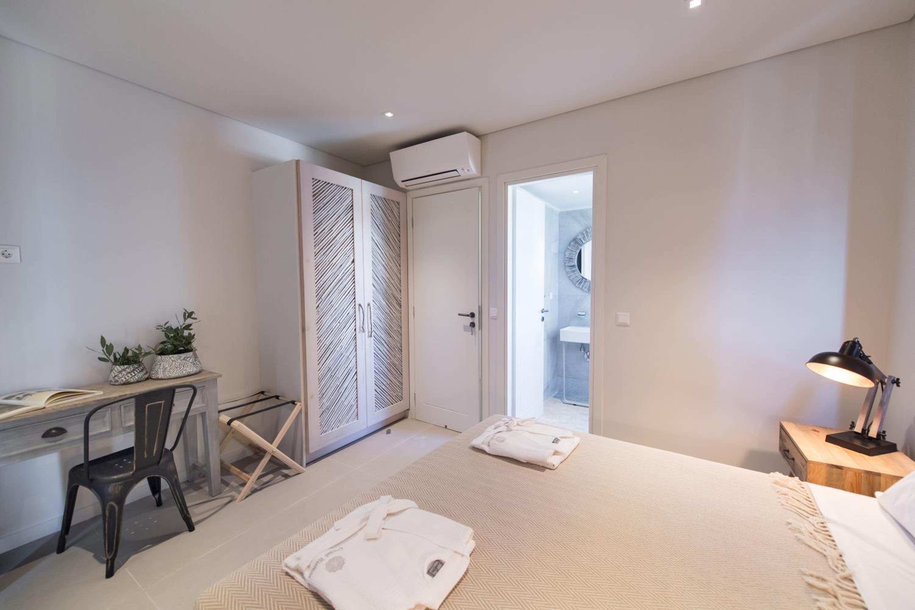Penthouse Suite with Sea View - Photo 10