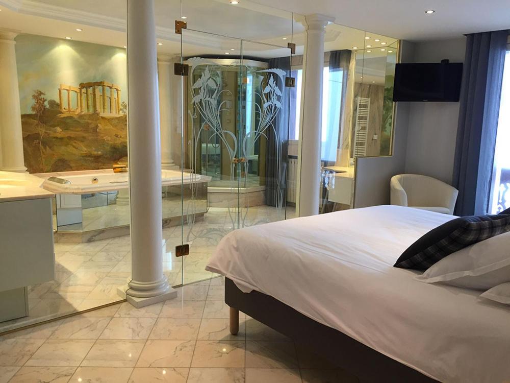 Superior King Room photo 2