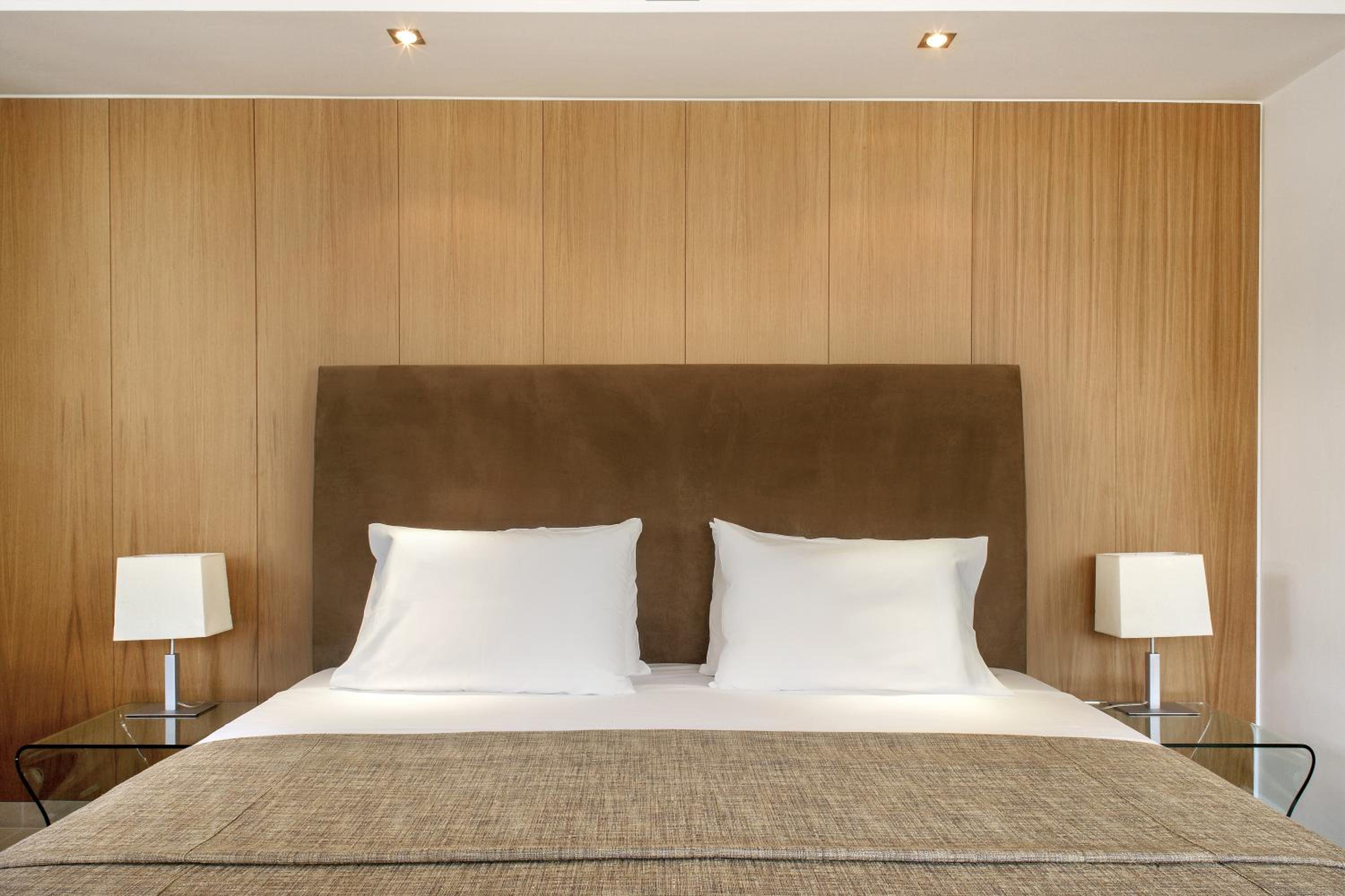 Superior Room with City View - Photo 3