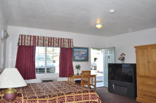 Deluxe King Room - Photo 3