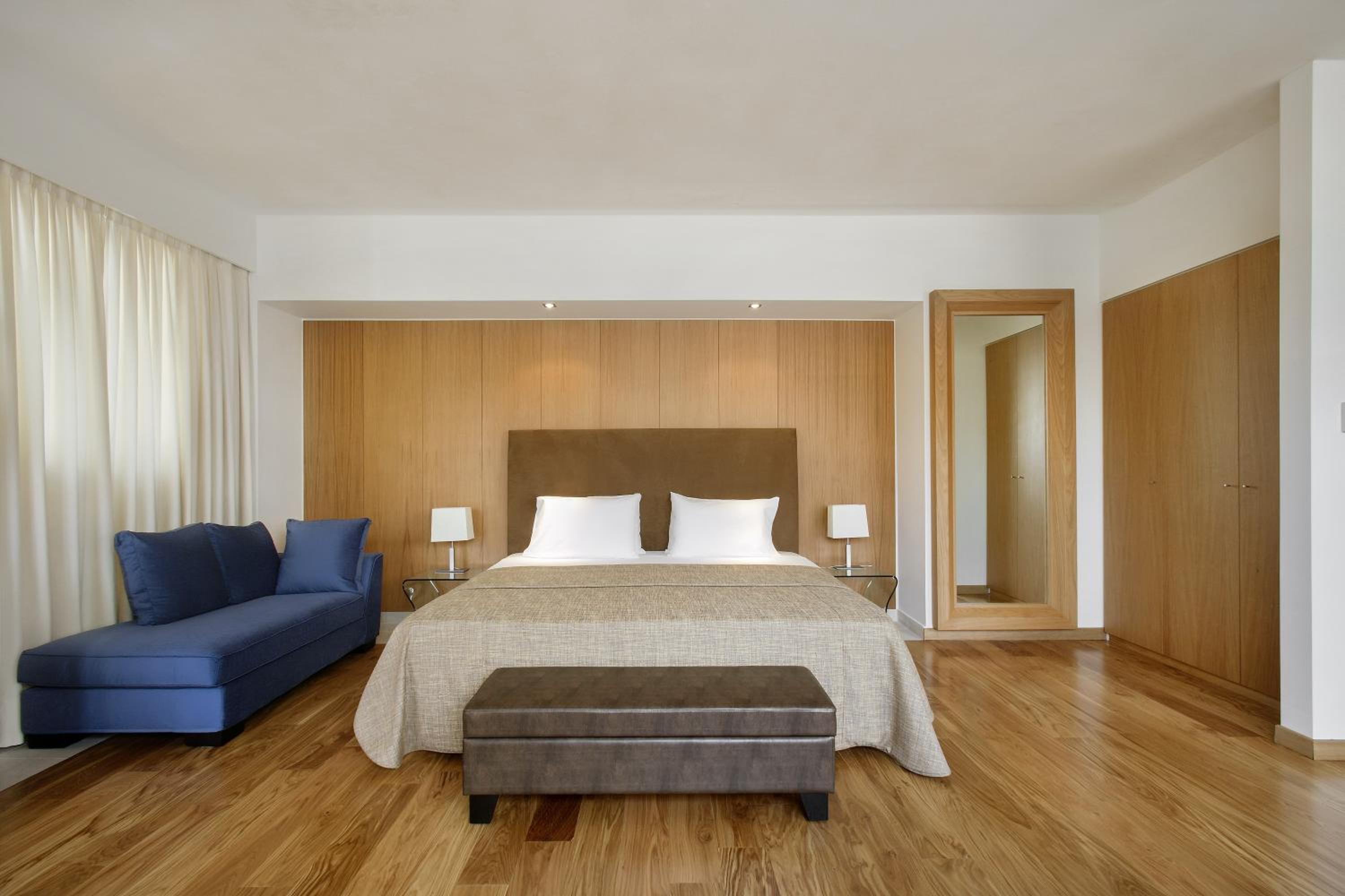 Junior Suite with Side Sea View - Photo 1