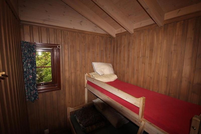 Three-Bedroom Cottage with Private Bathroom - Photo 4