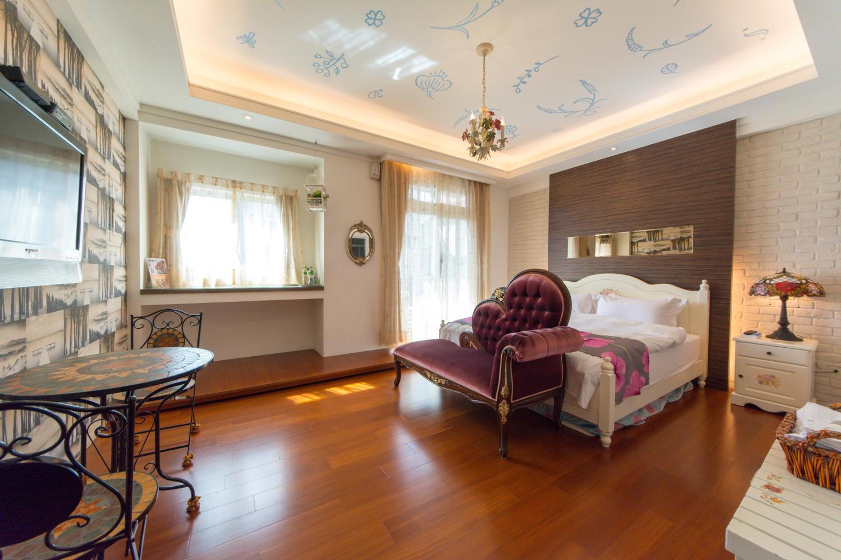 Queen Room with Balcony photo 2