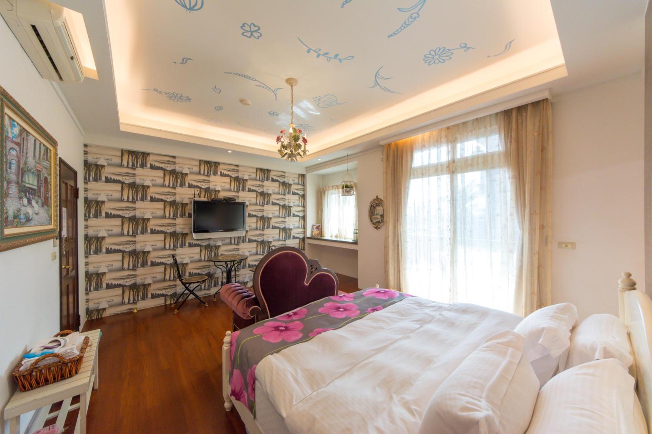Queen Room with Balcony photo 3