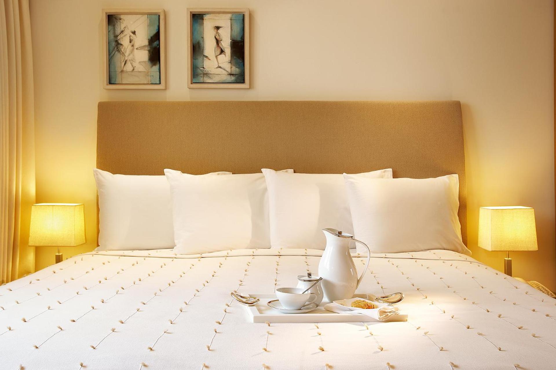 Comfort Room with Atrium View - Photo 3