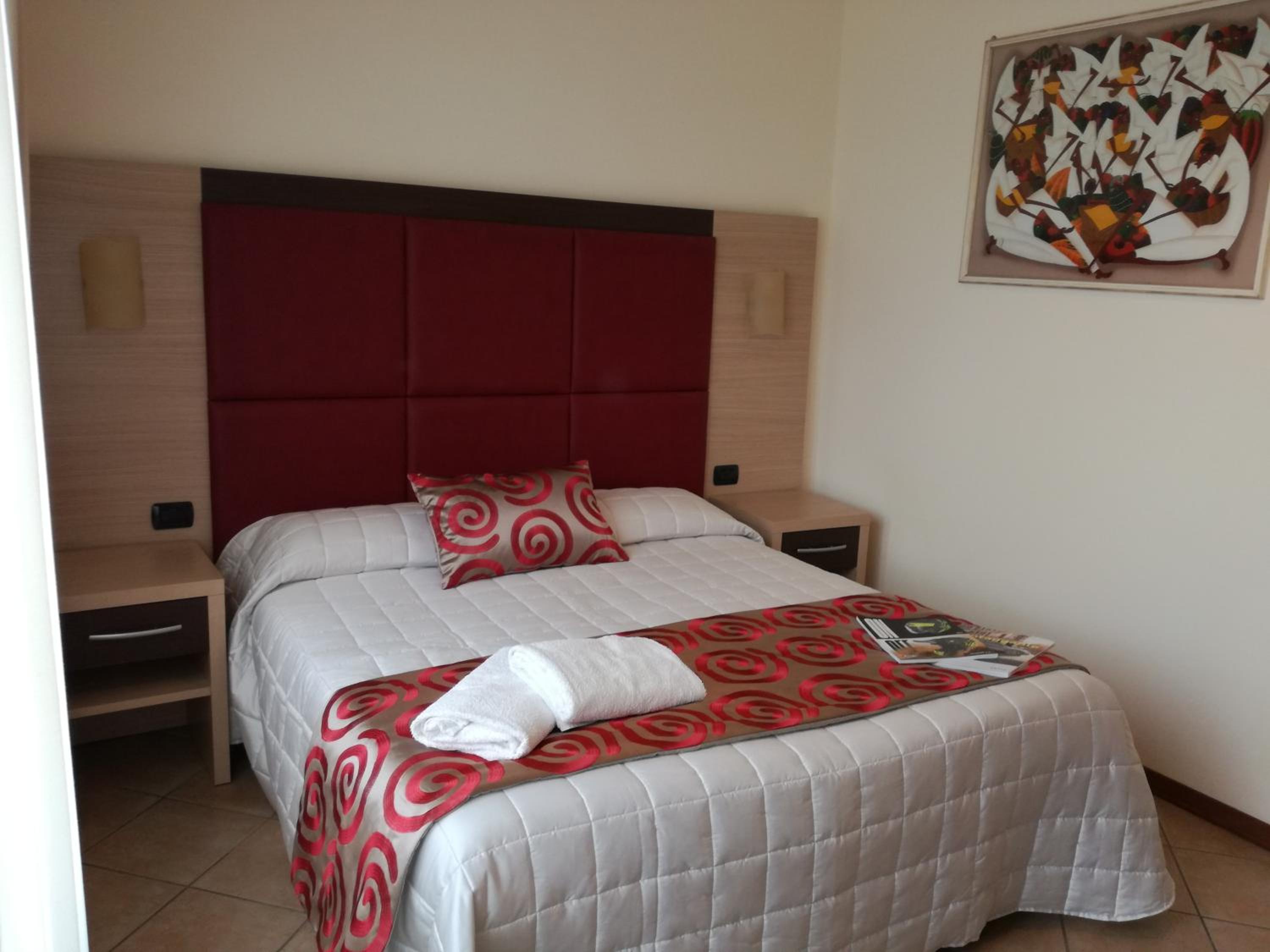 Double or Twin Room with Balcony and Sea View photo 3