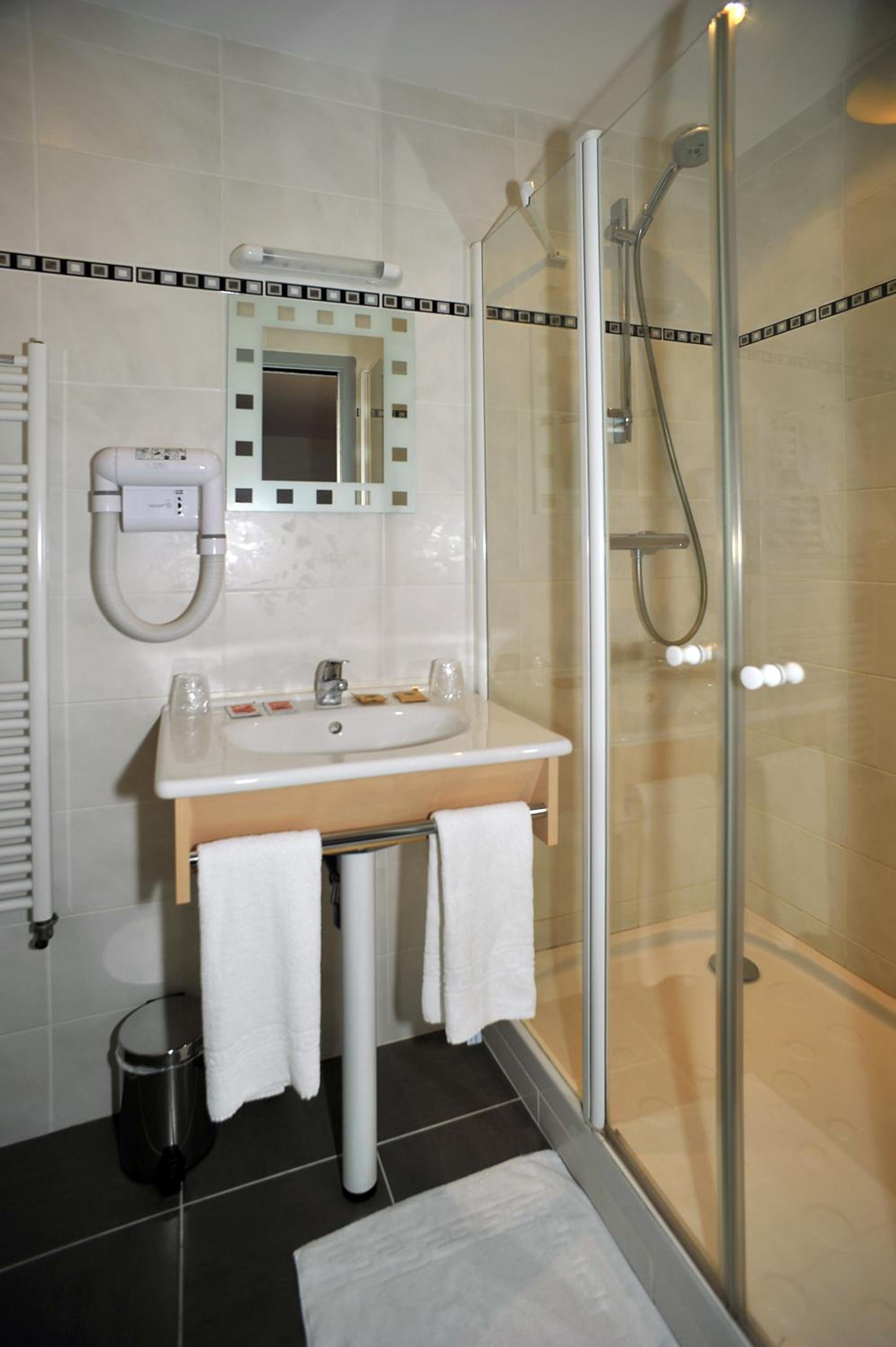 Triple Room (3 Adults) photo 2