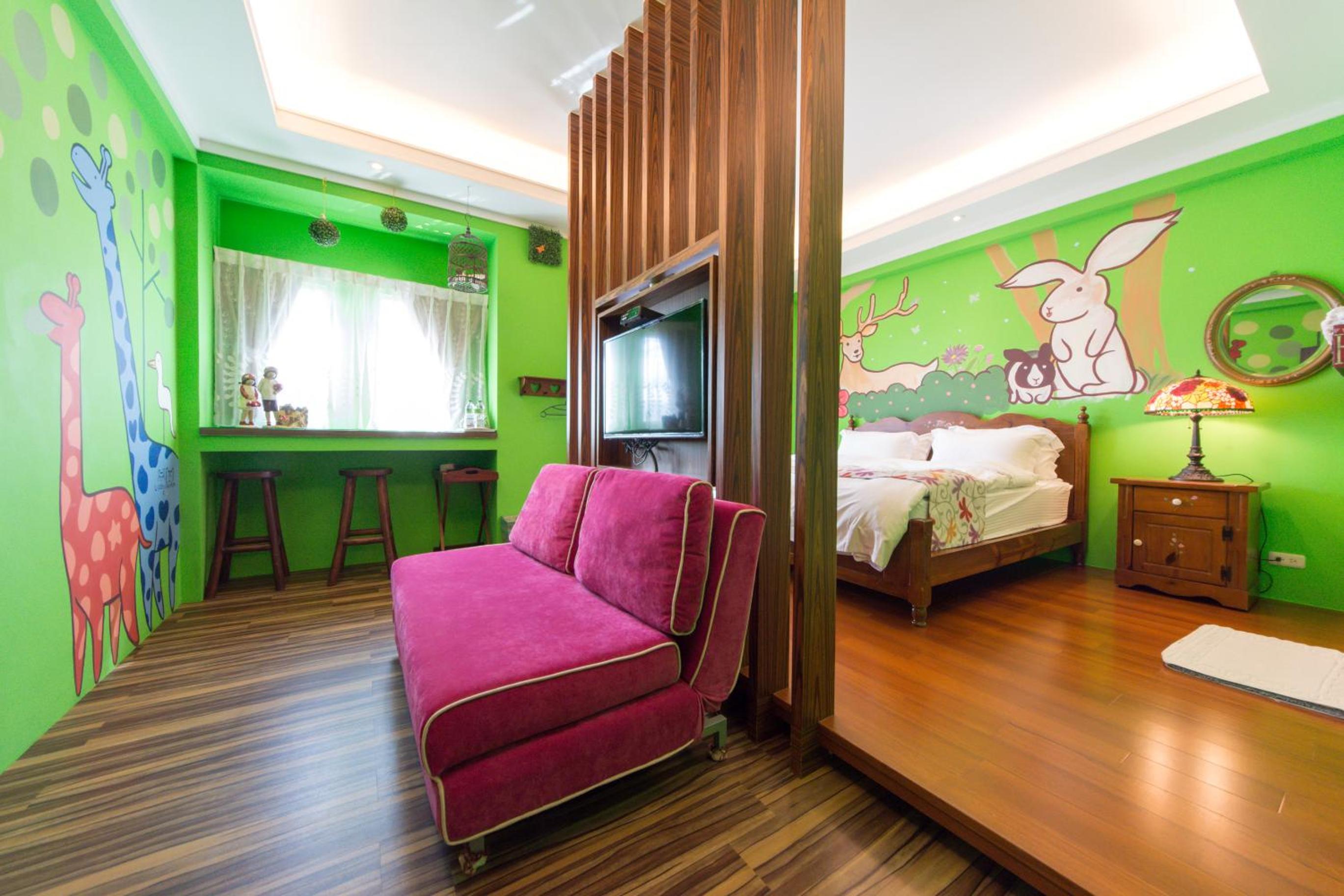 Queen Room with Balcony photo 2