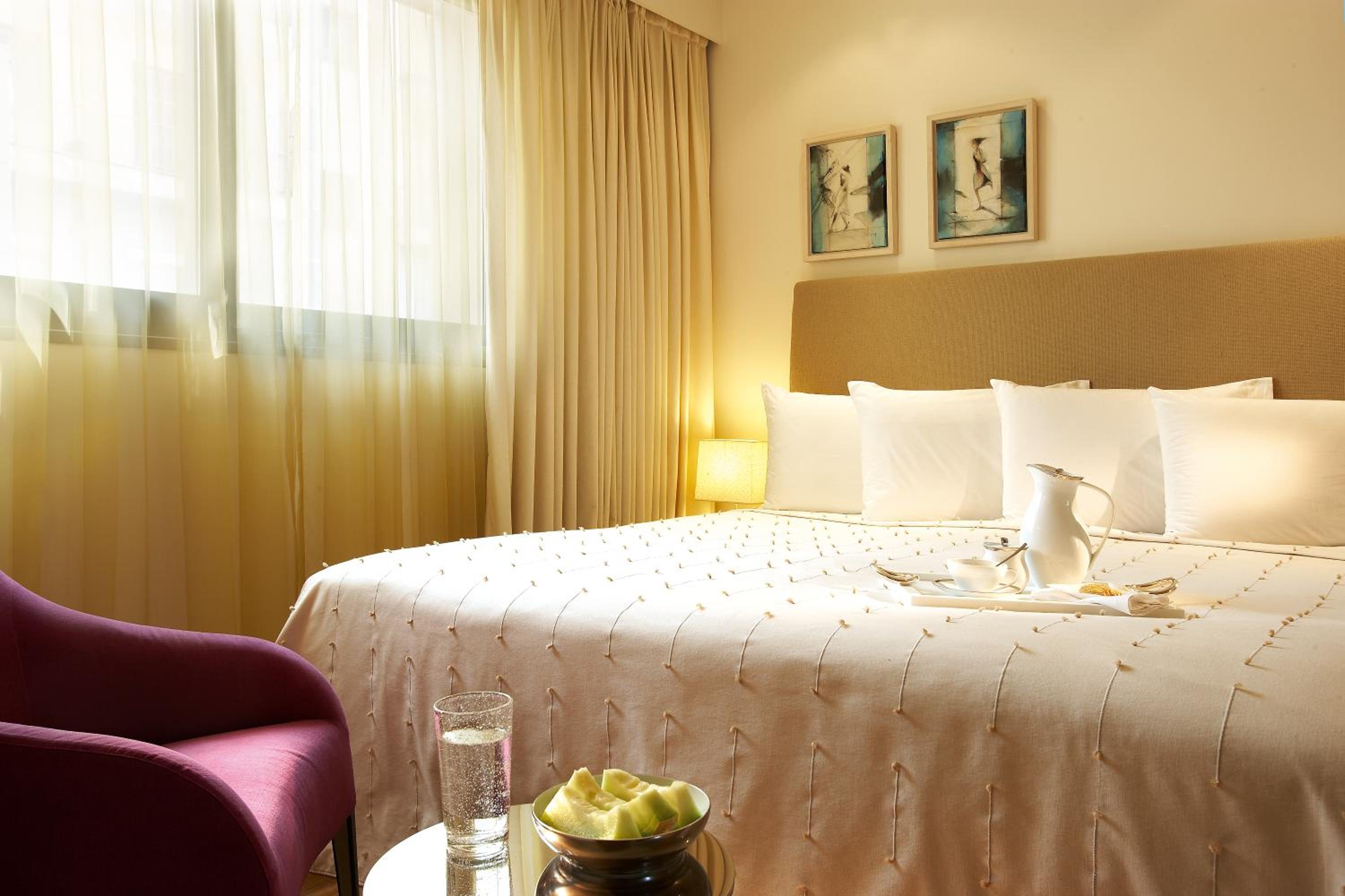 Comfort Room with Atrium View - Photo 1