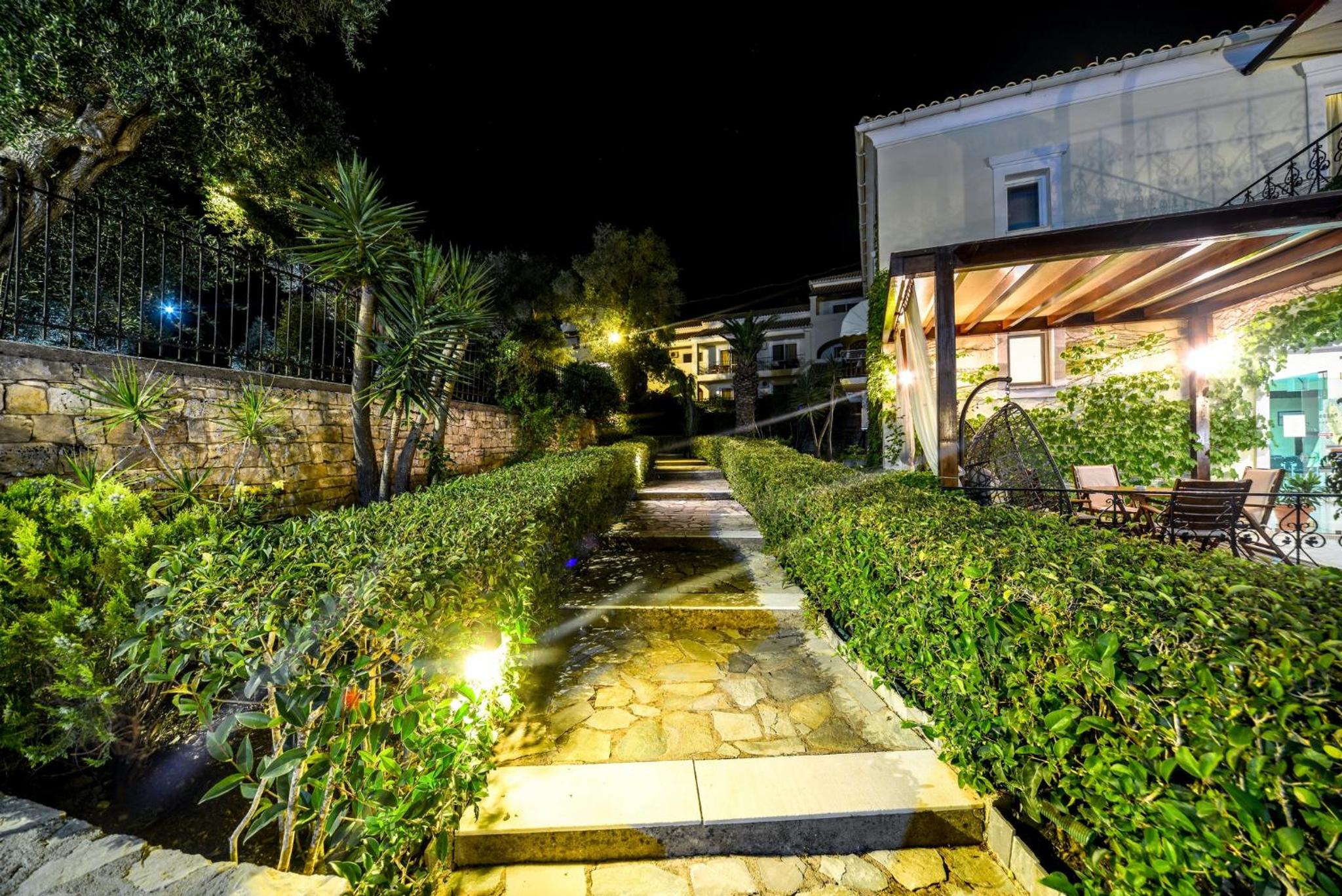 Double Room with partial Garden View - Photo 5