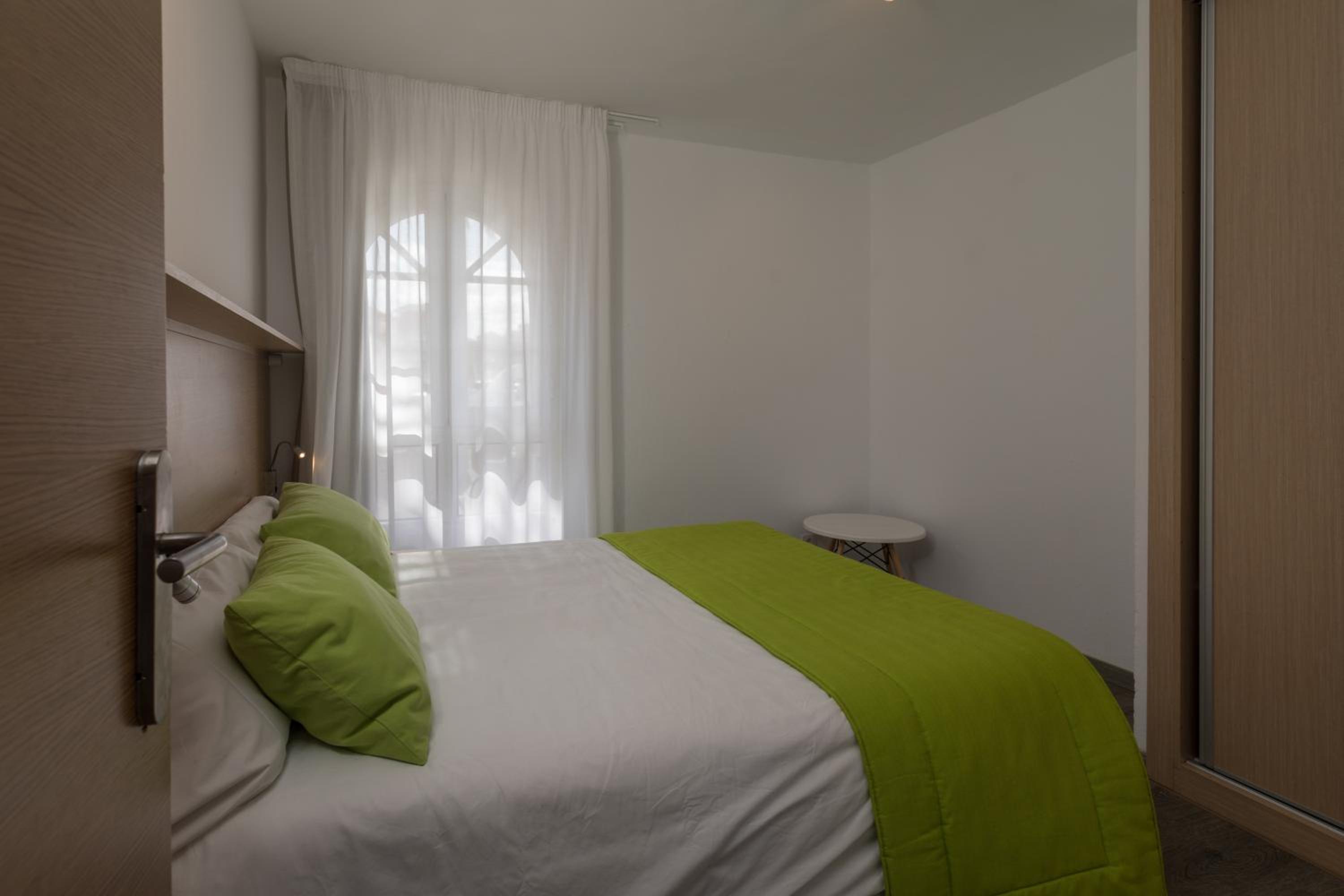 Apartamento de dos habitaciones con vista al mar.
